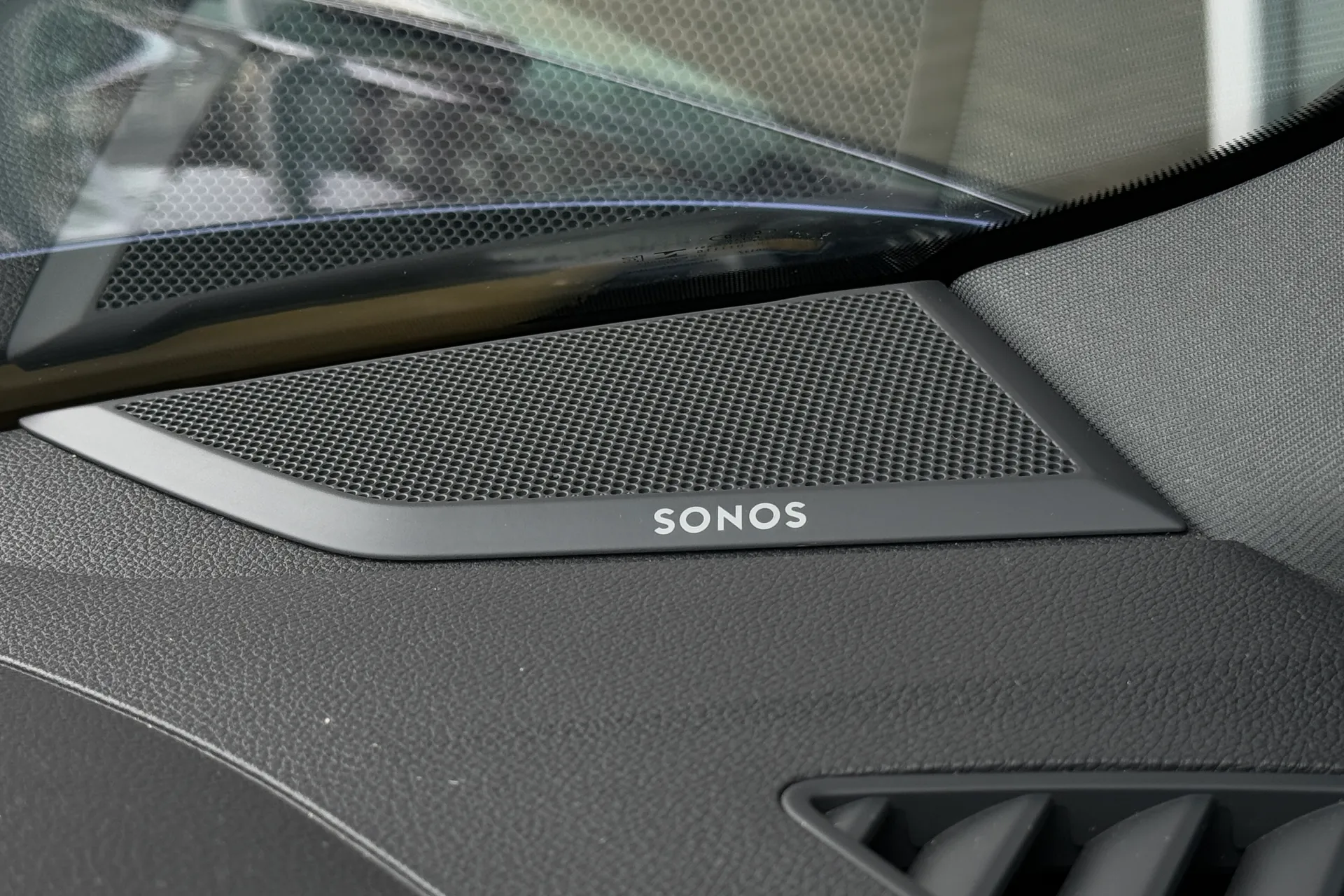 Audi Q3 thumbnail image number 7