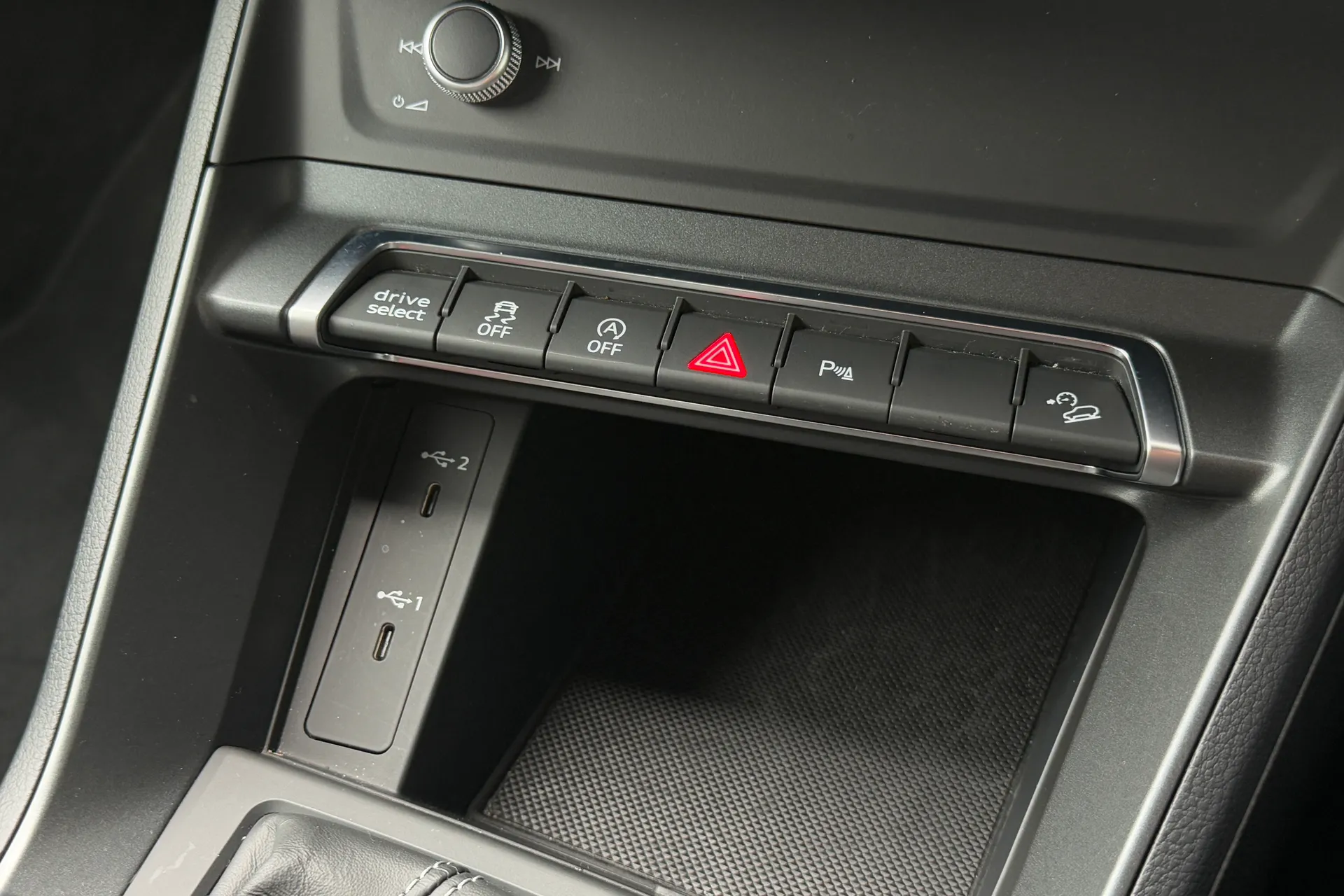 Audi Q3 thumbnail image number 23