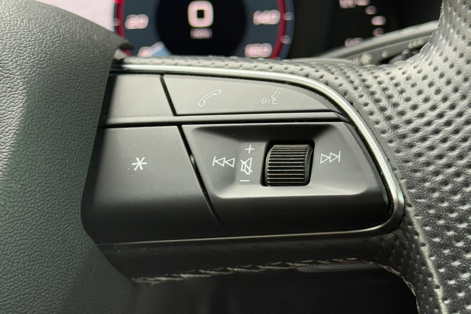 Audi Q3 thumbnail image number 15