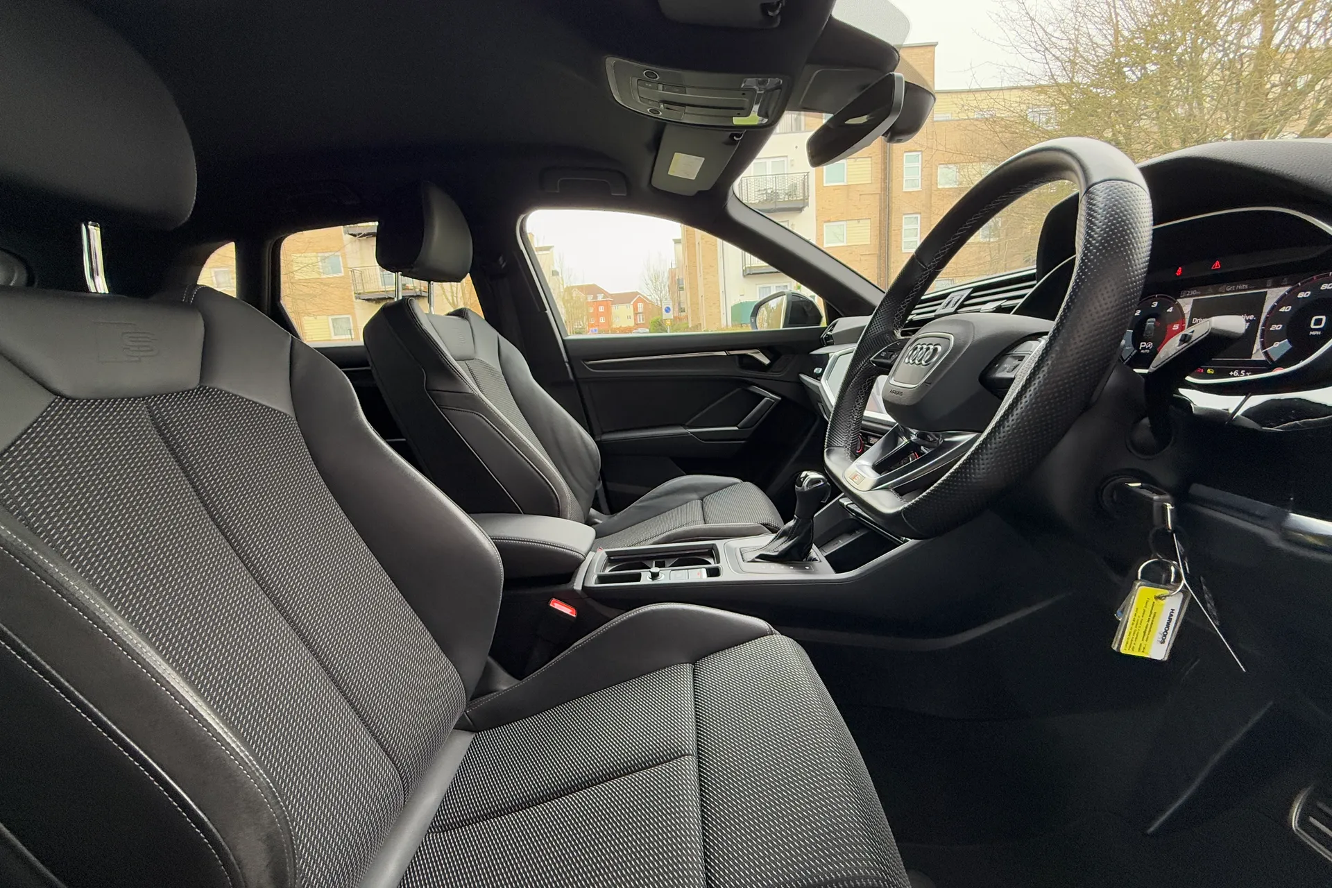 Audi Q3 thumbnail image number 36