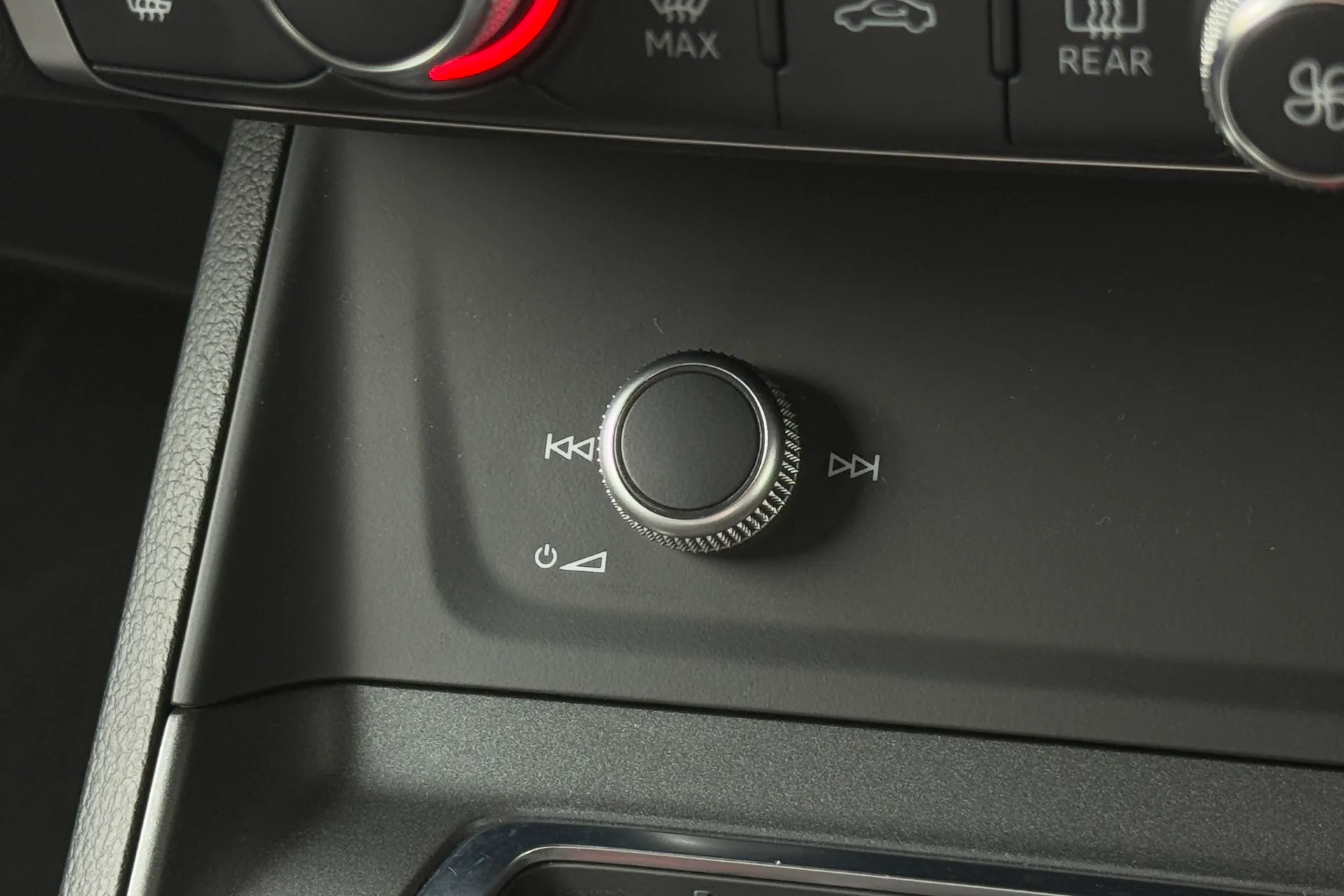 Audi Q3 thumbnail image number 22