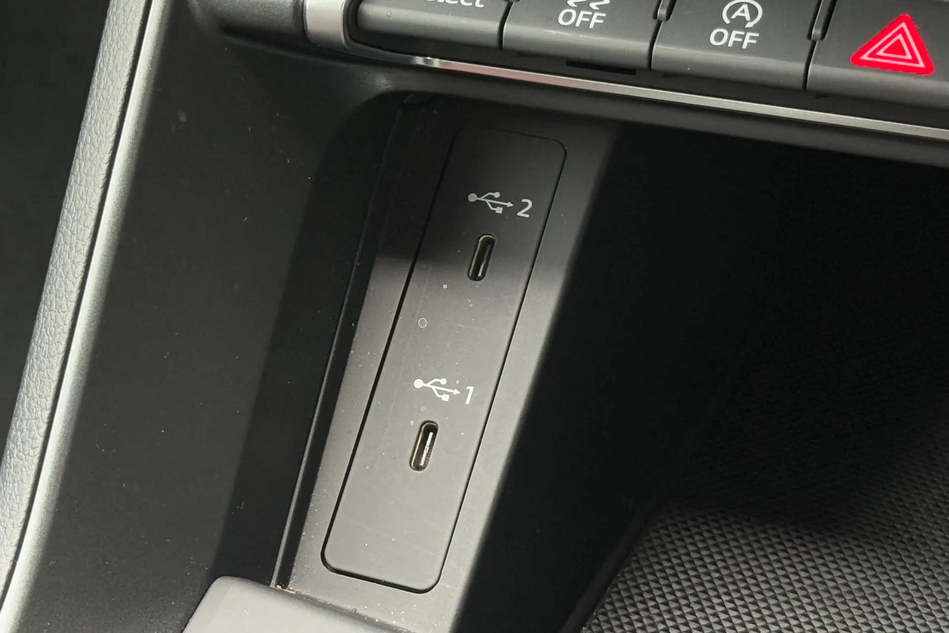 Audi Q3 thumbnail image number 25