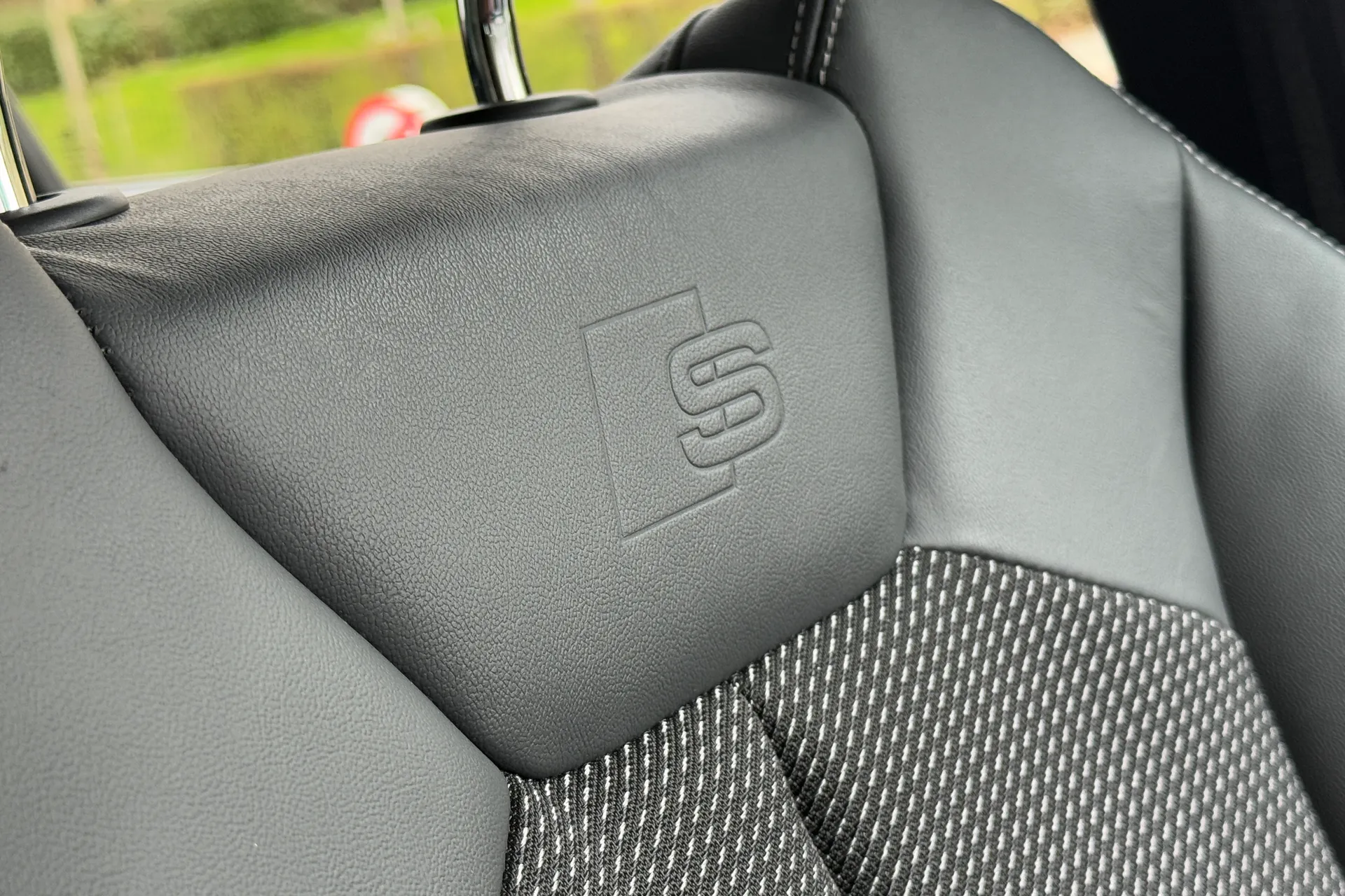 Audi Q3 thumbnail image number 32