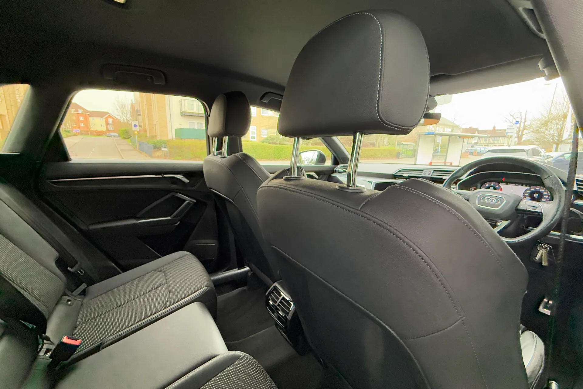 Audi Q3 thumbnail image number 43