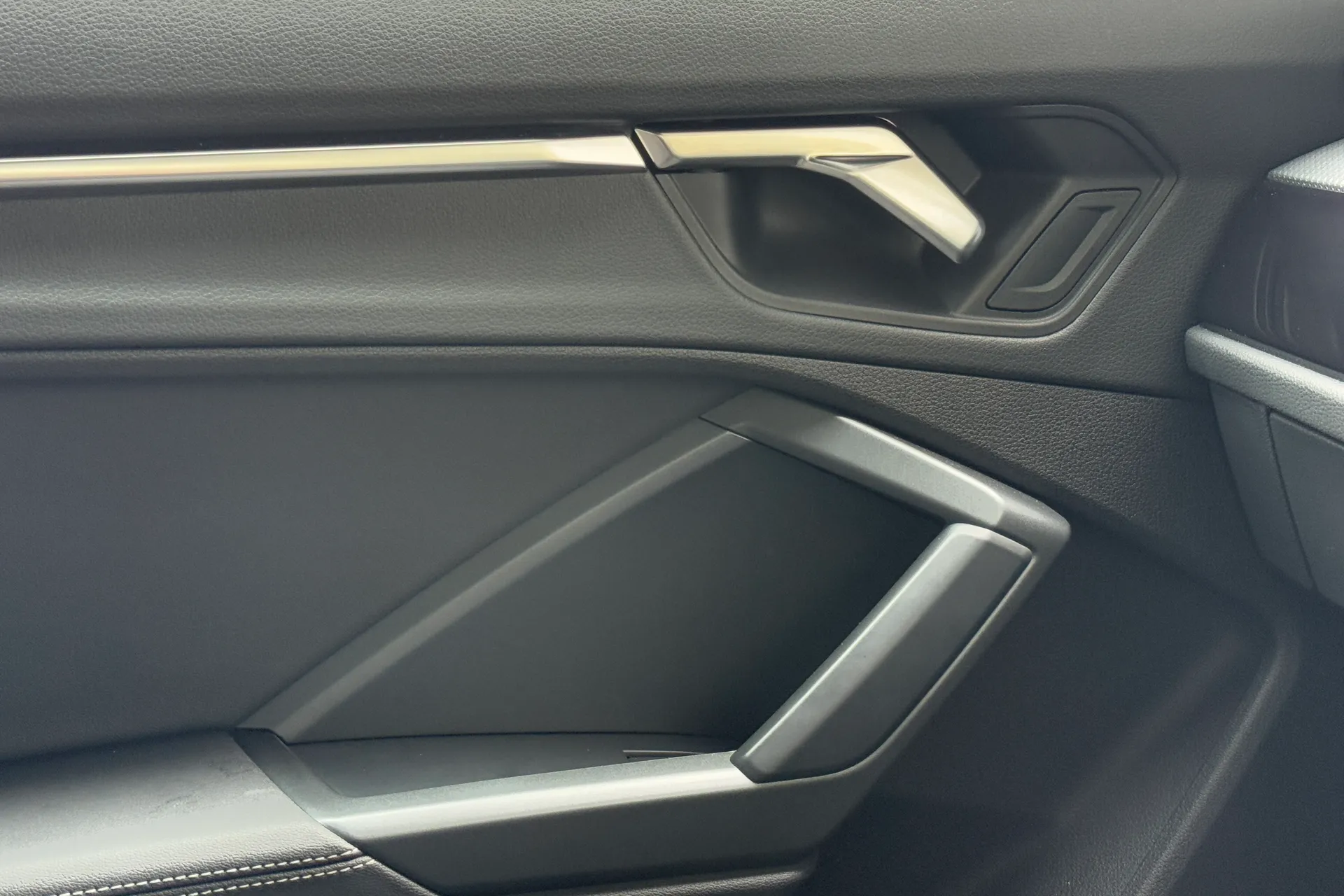 Audi Q3 thumbnail image number 31