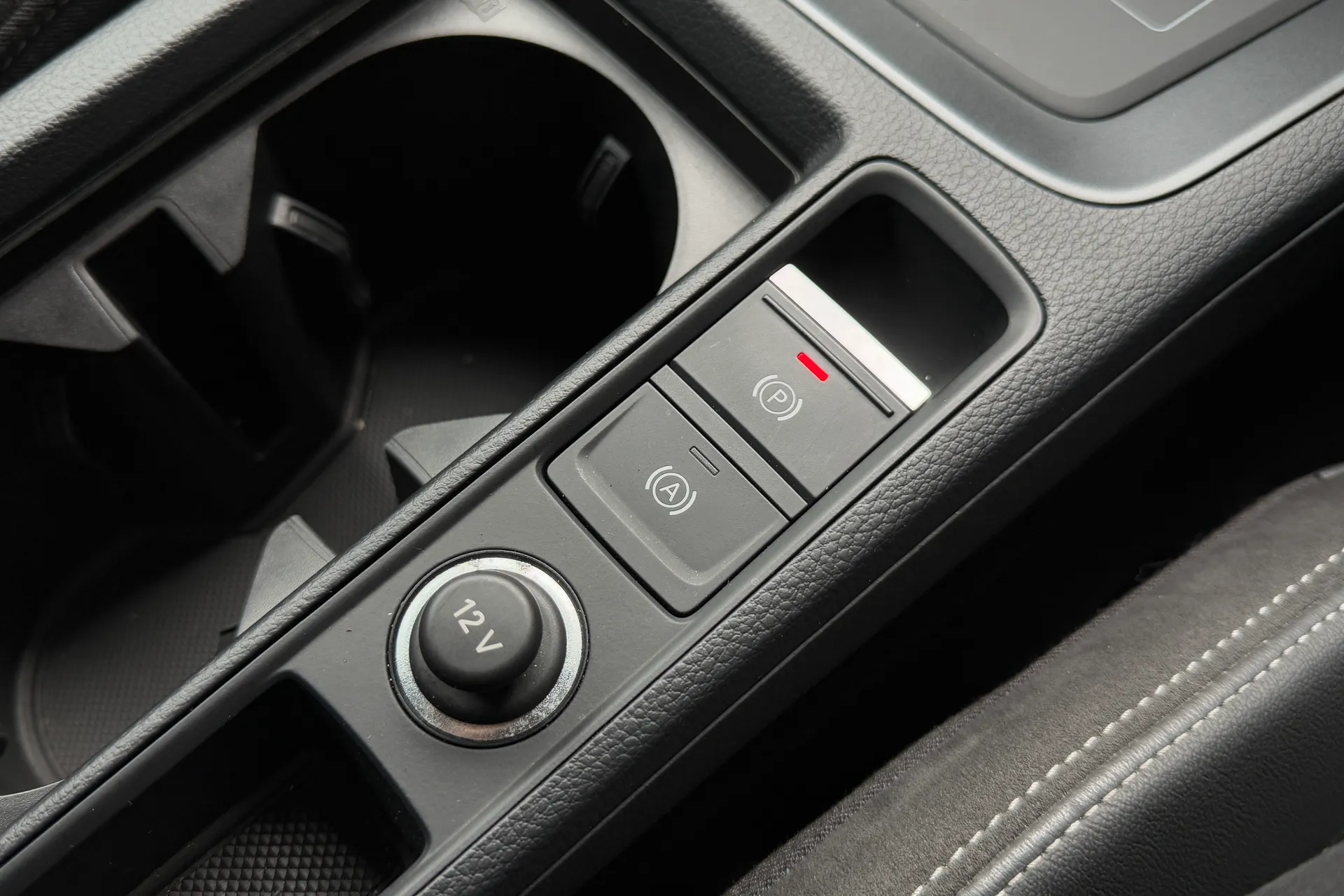 Audi Q3 thumbnail image number 28