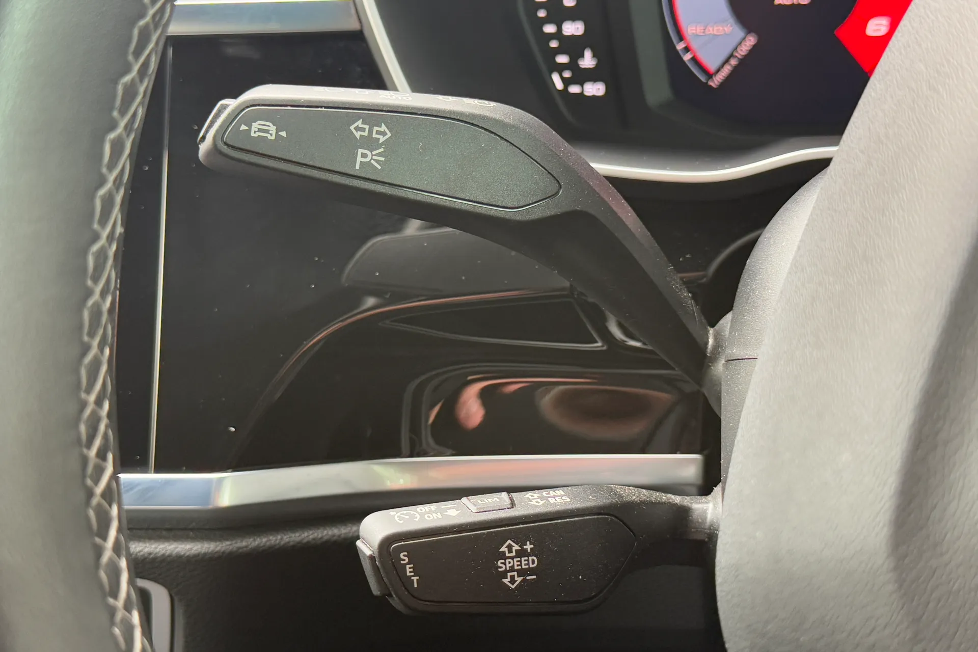 Audi Q3 thumbnail image number 18