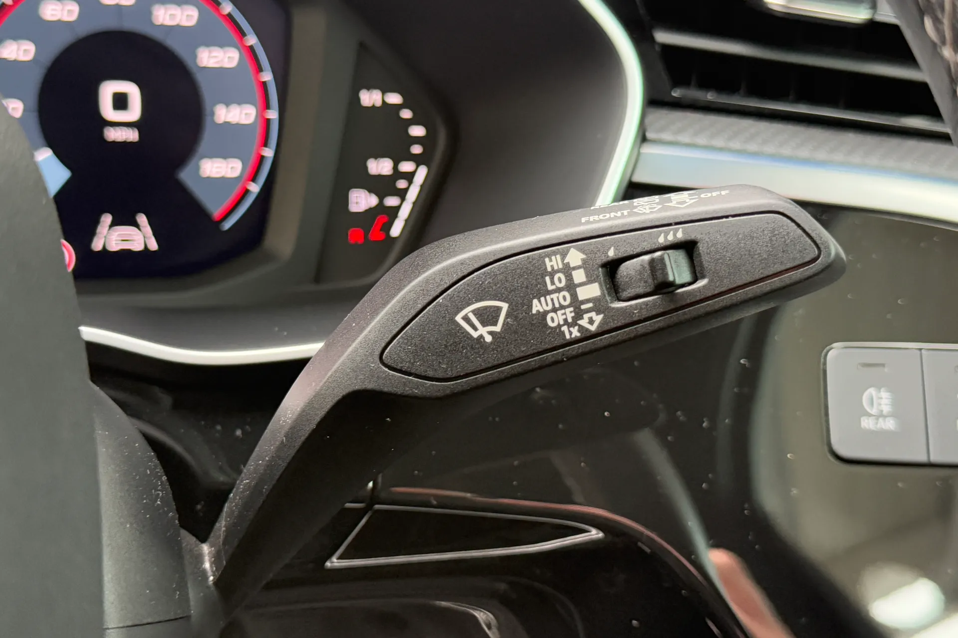 Audi Q3 thumbnail image number 19