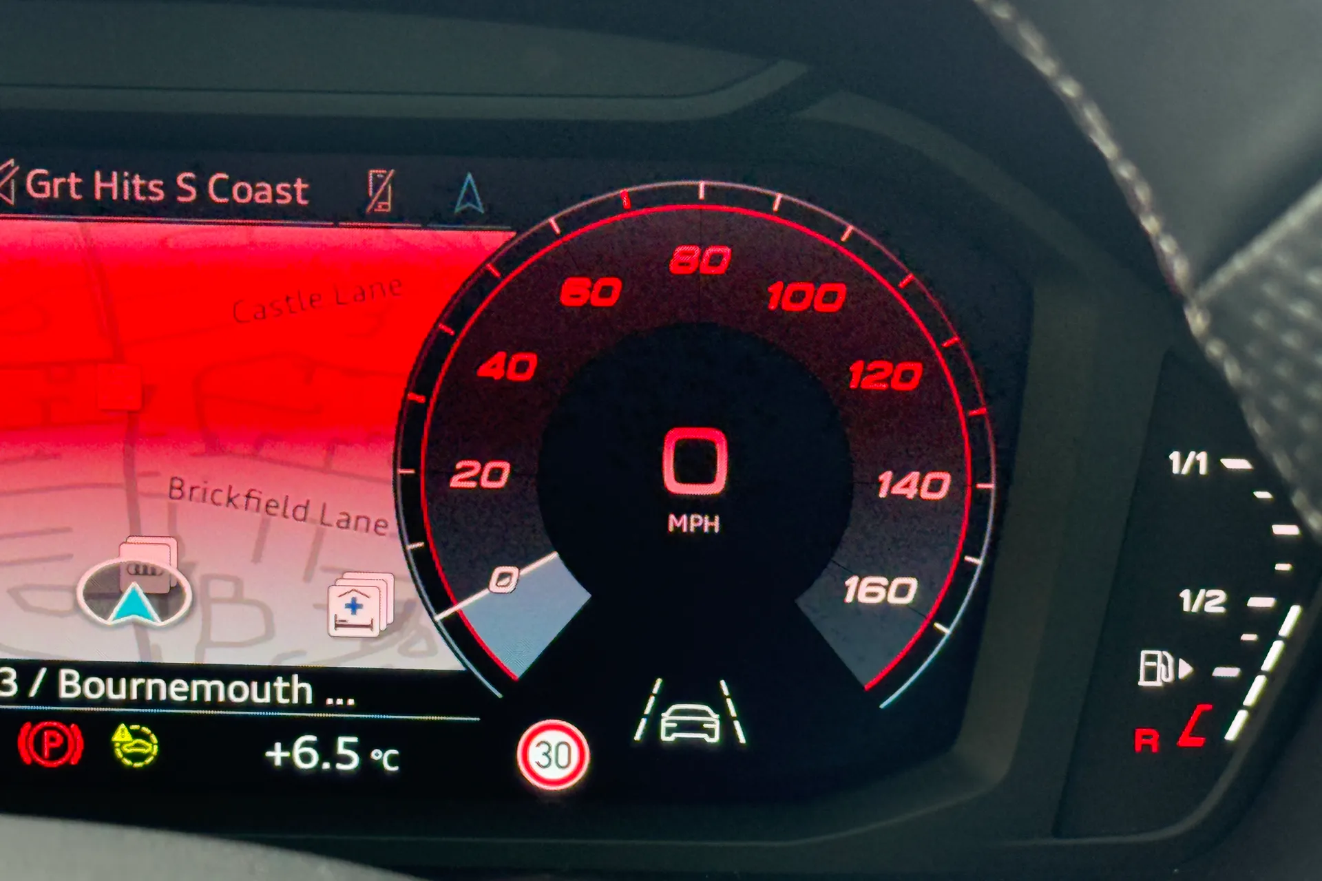 Audi Q3 thumbnail image number 14