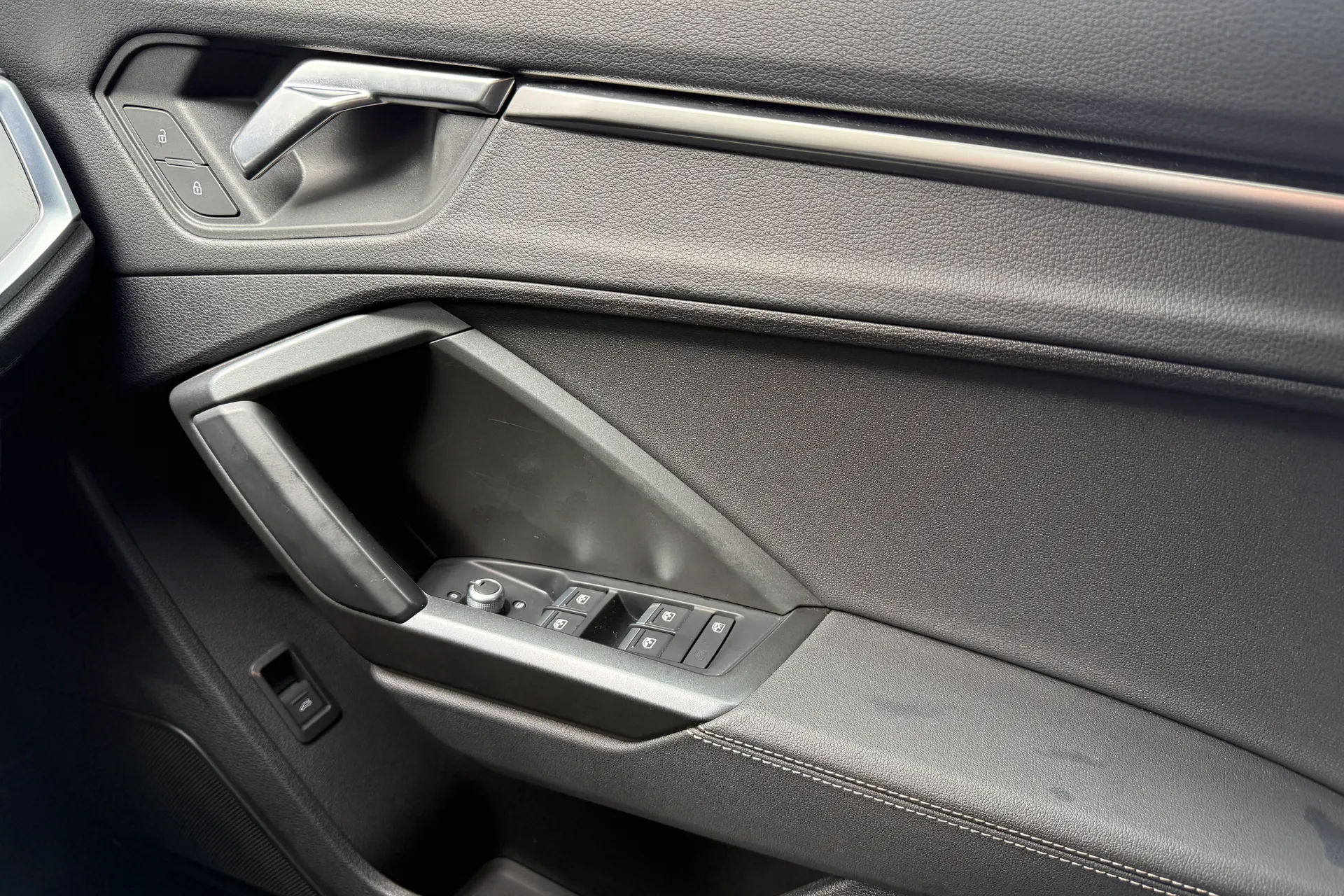 Audi Q3 thumbnail image number 17