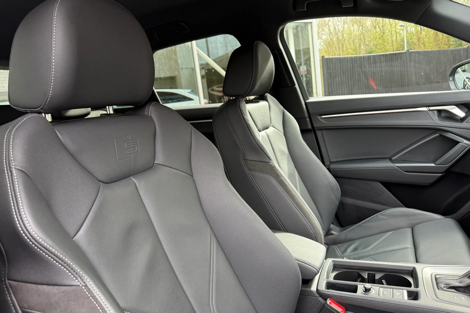 Audi Q3 thumbnail image number 26