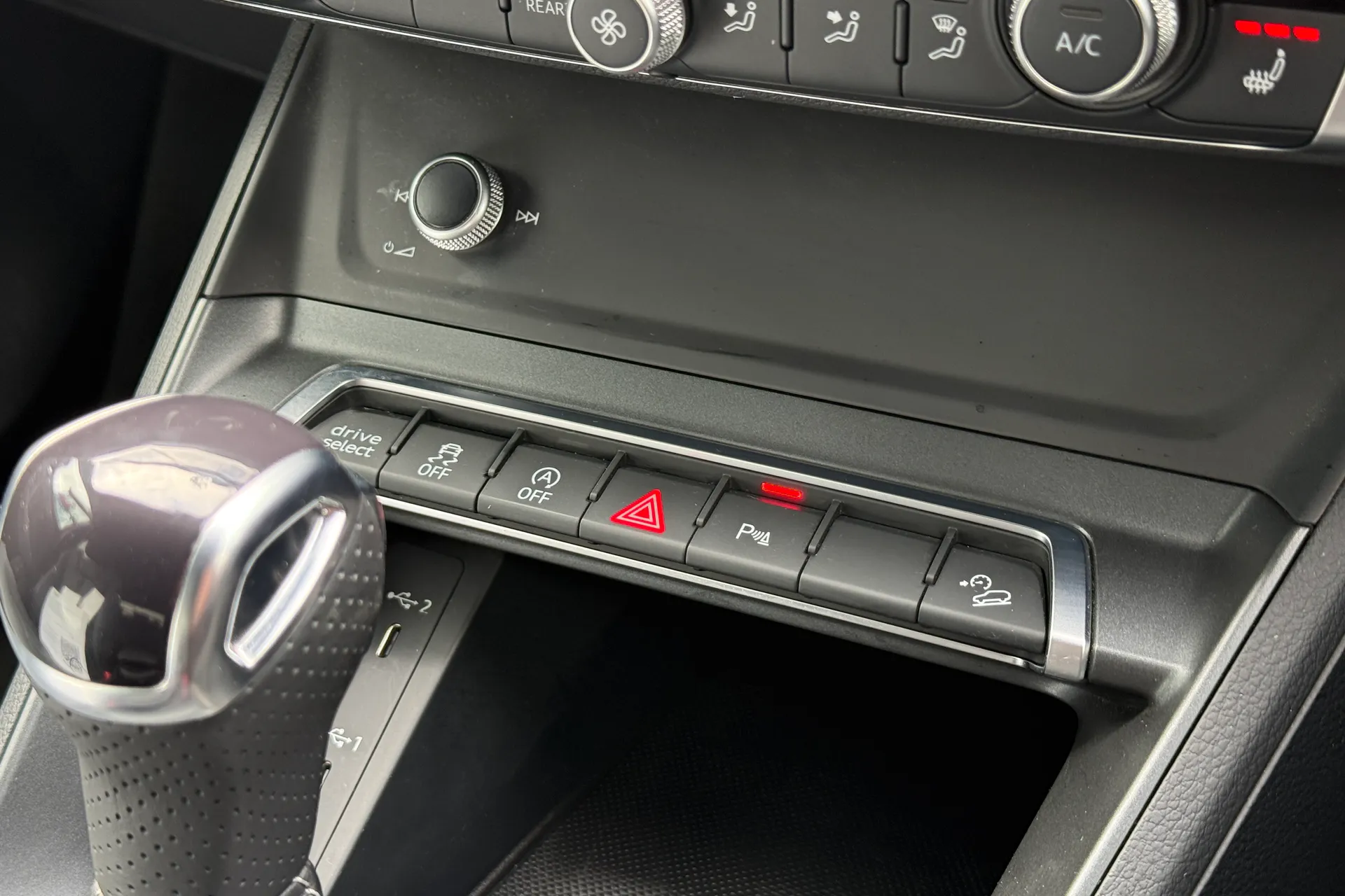 Audi Q3 thumbnail image number 24