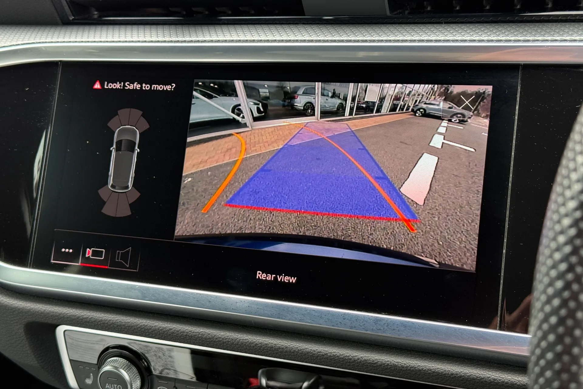 Audi Q3 thumbnail image number 4