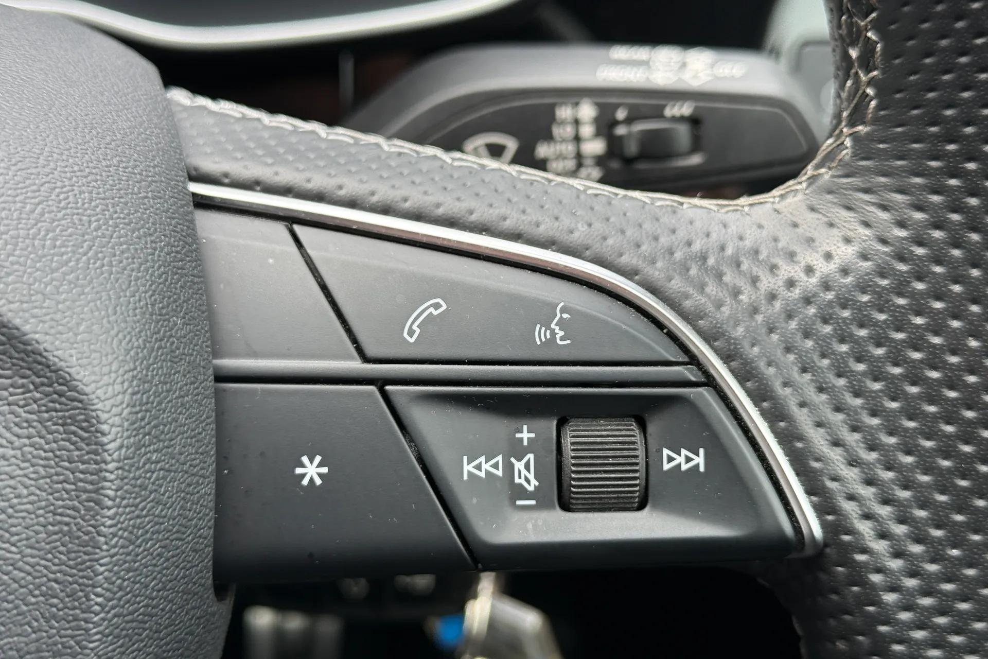 Audi Q3 thumbnail image number 21