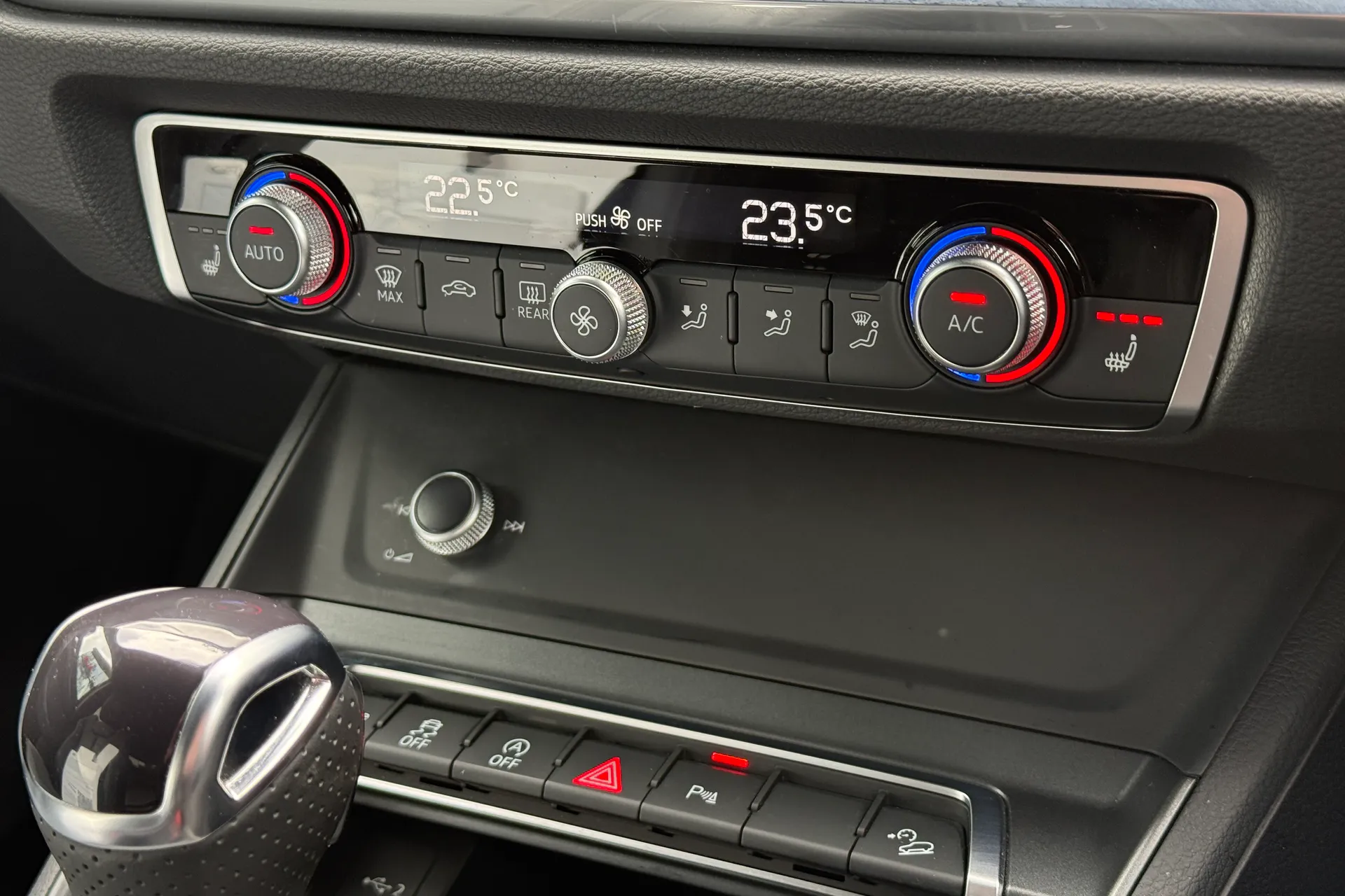 Audi Q3 thumbnail image number 11