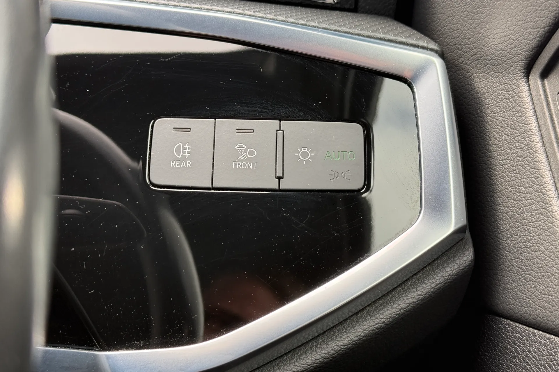 Audi Q3 thumbnail image number 16