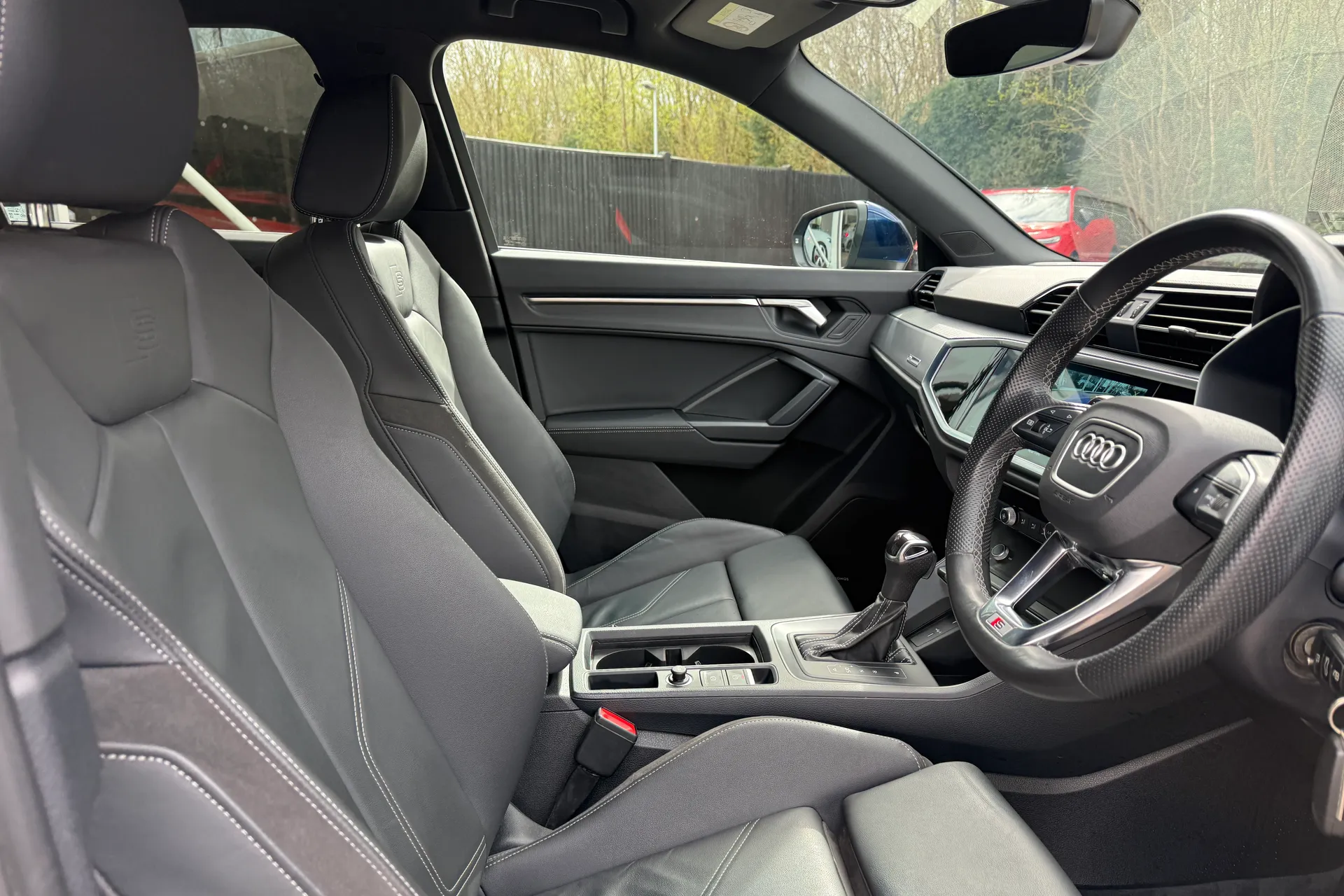 Audi Q3 thumbnail image number 27