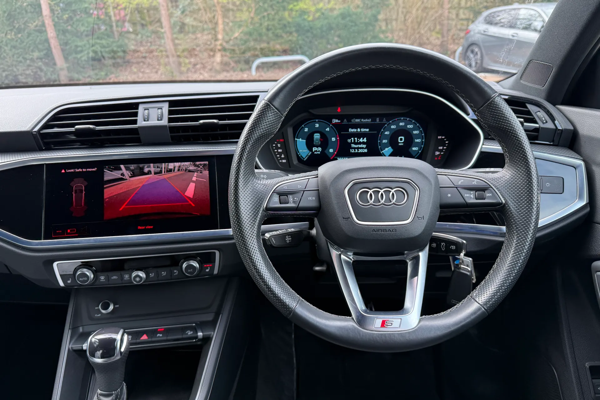 Audi Q3 thumbnail image number 36