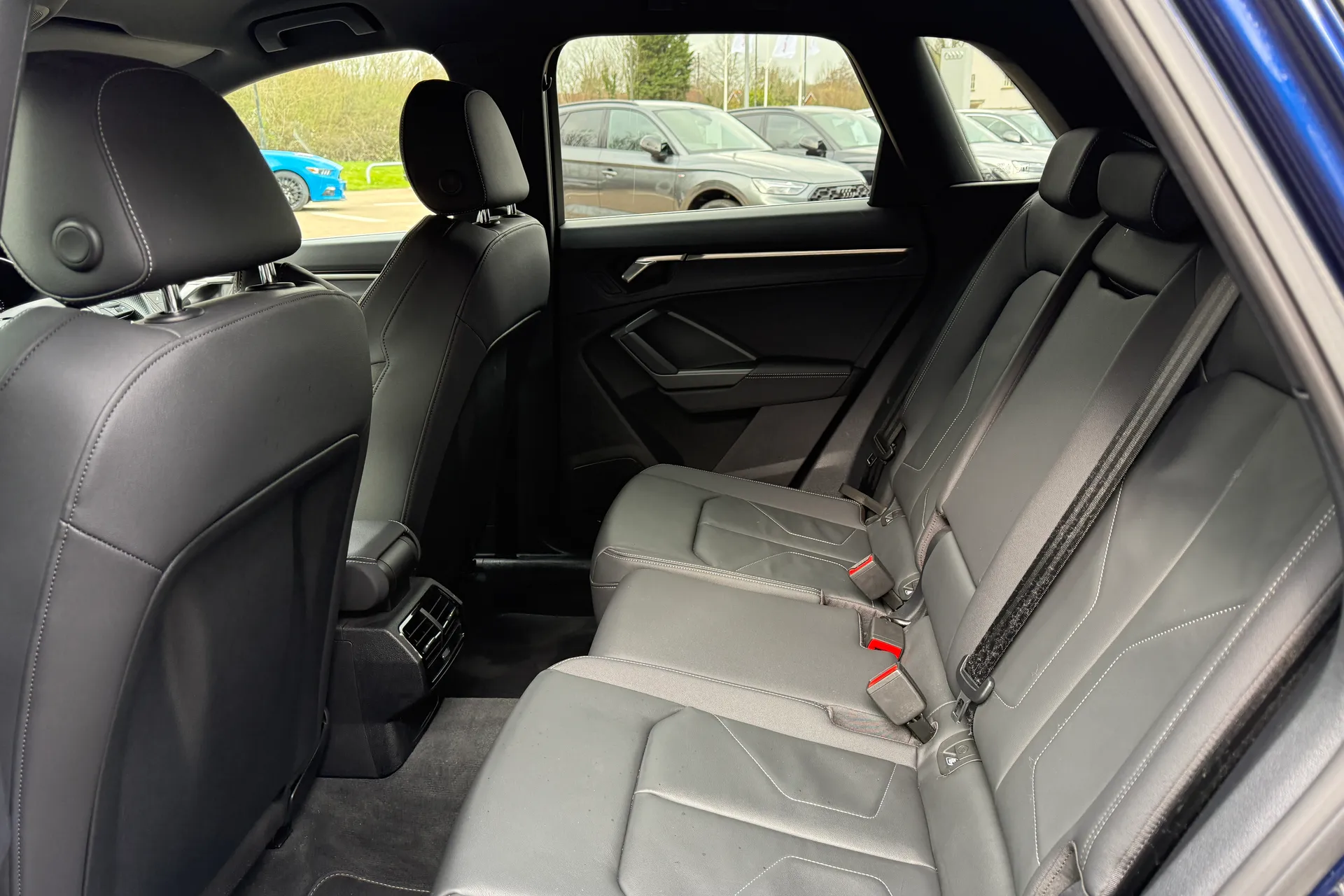 Audi Q3 thumbnail image number 48