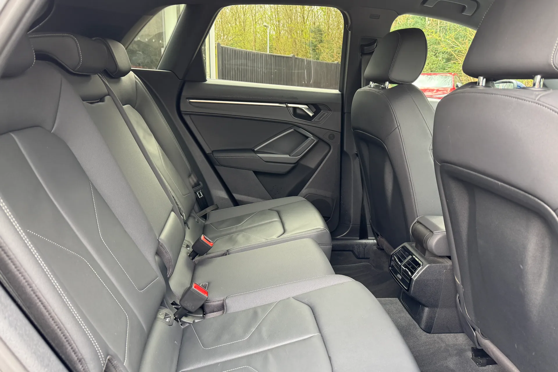 Audi Q3 thumbnail image number 31