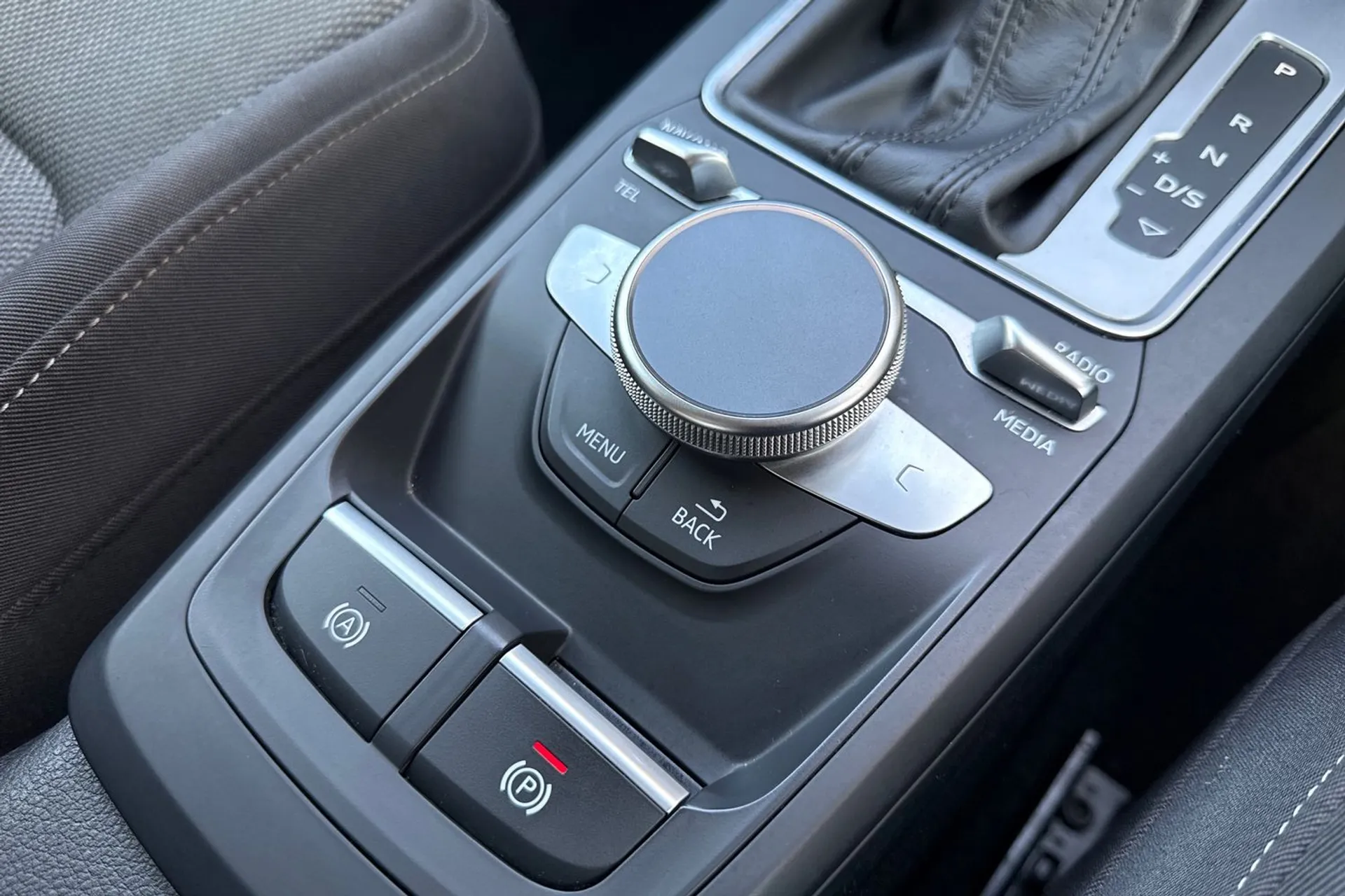 Audi Q2 thumbnail image number 18