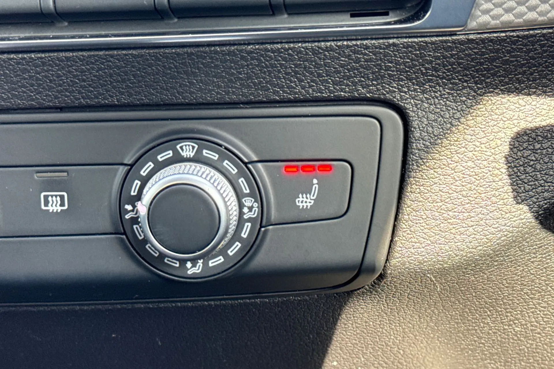 Audi Q2 thumbnail image number 22