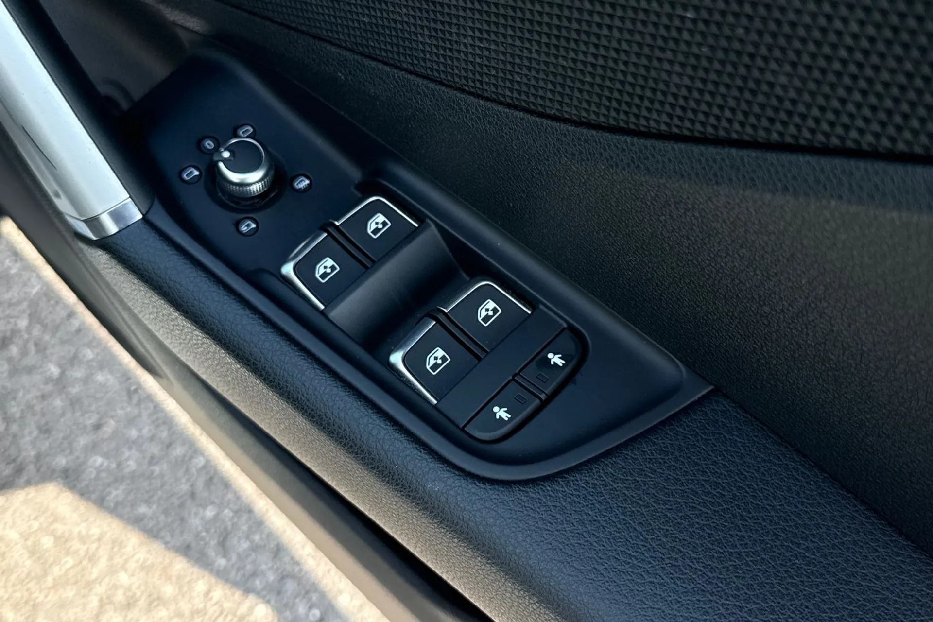 Audi Q2 thumbnail image number 32