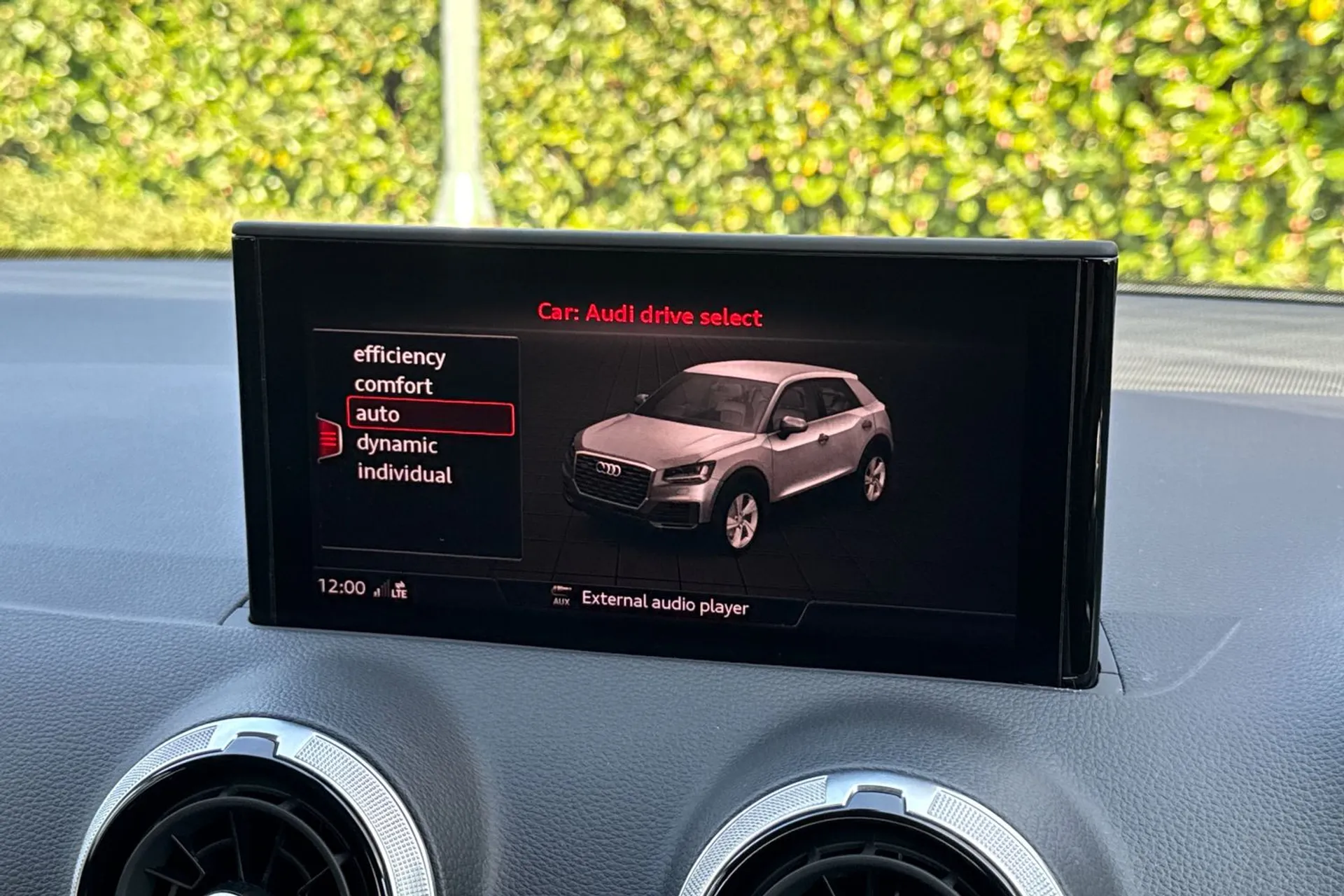 Audi Q2 thumbnail image number 11