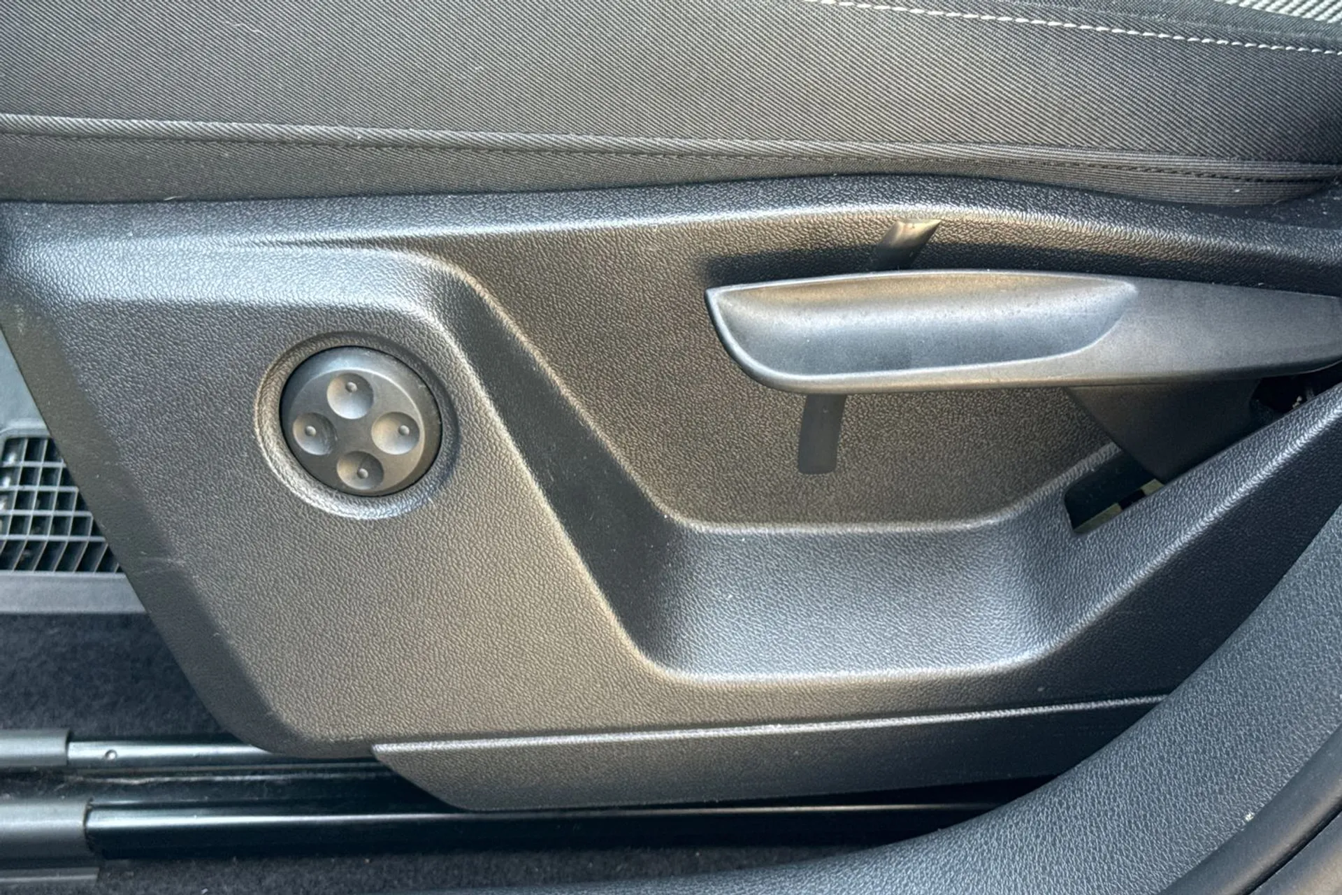 Audi Q2 thumbnail image number 41