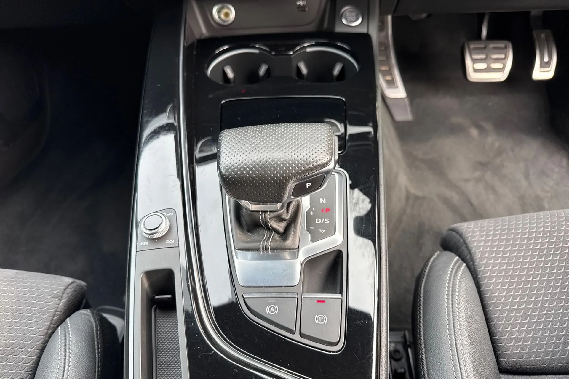 Audi A4 thumbnail image number 41