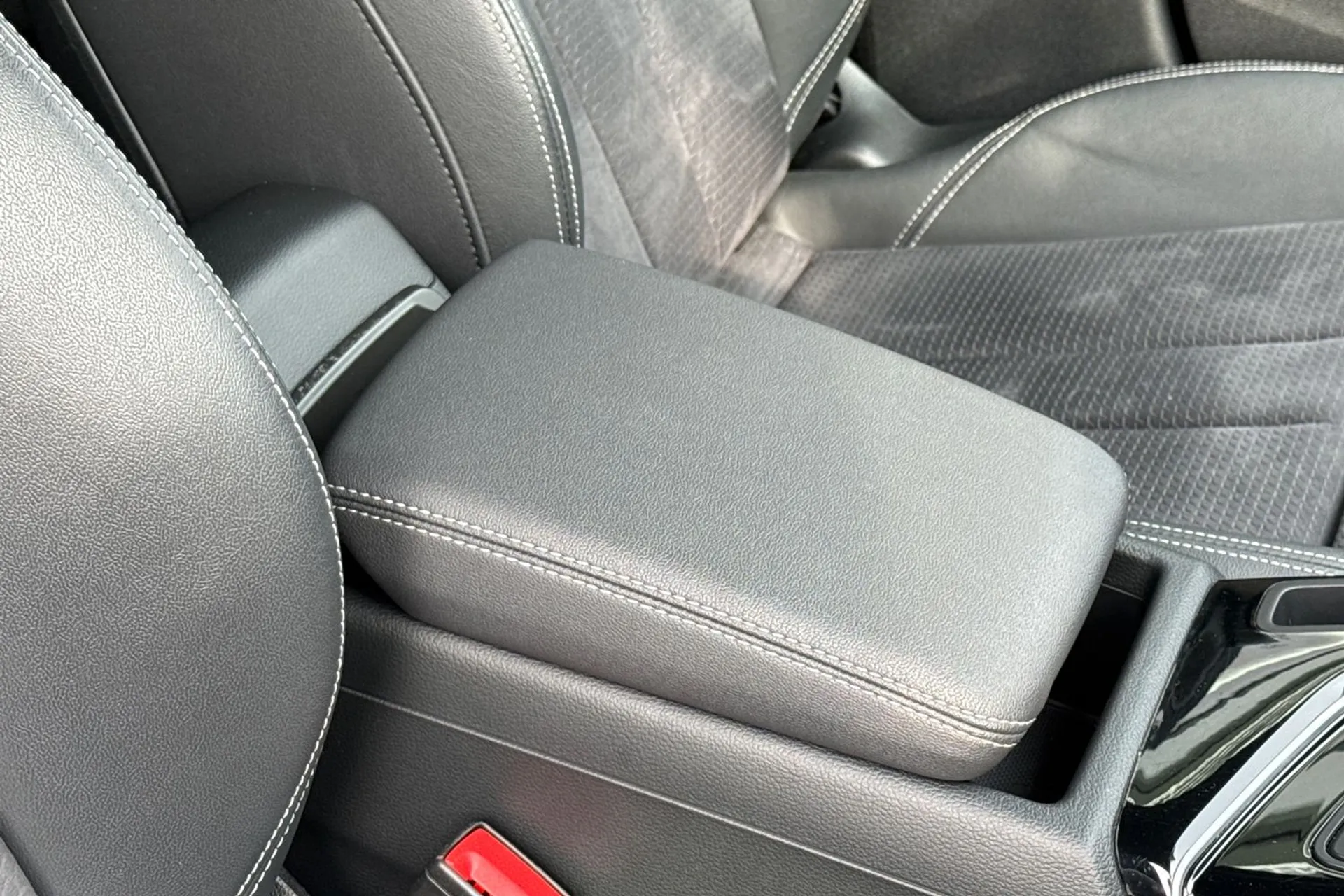 Audi A4 thumbnail image number 26