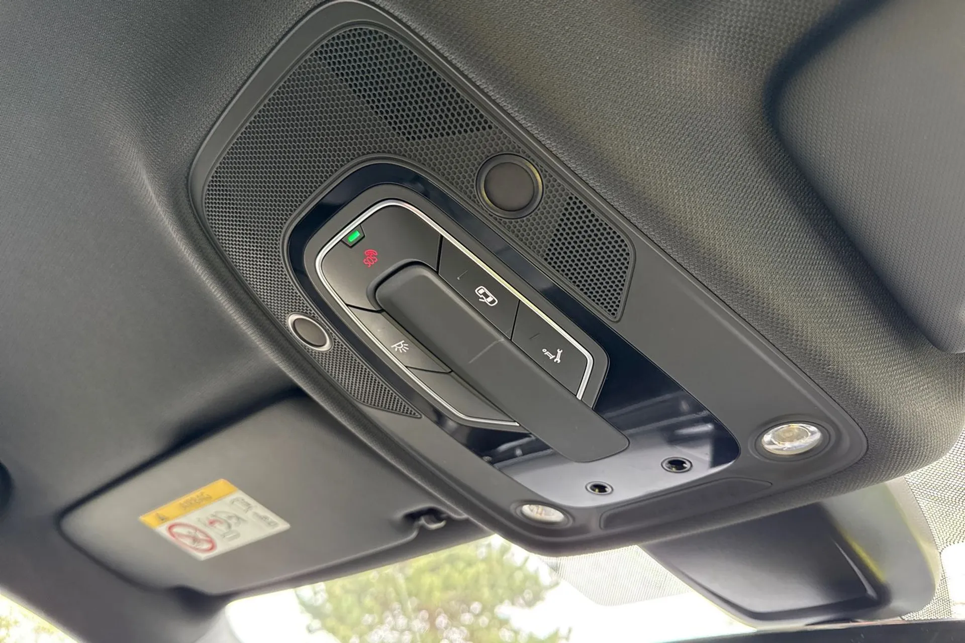 Audi A4 thumbnail image number 37