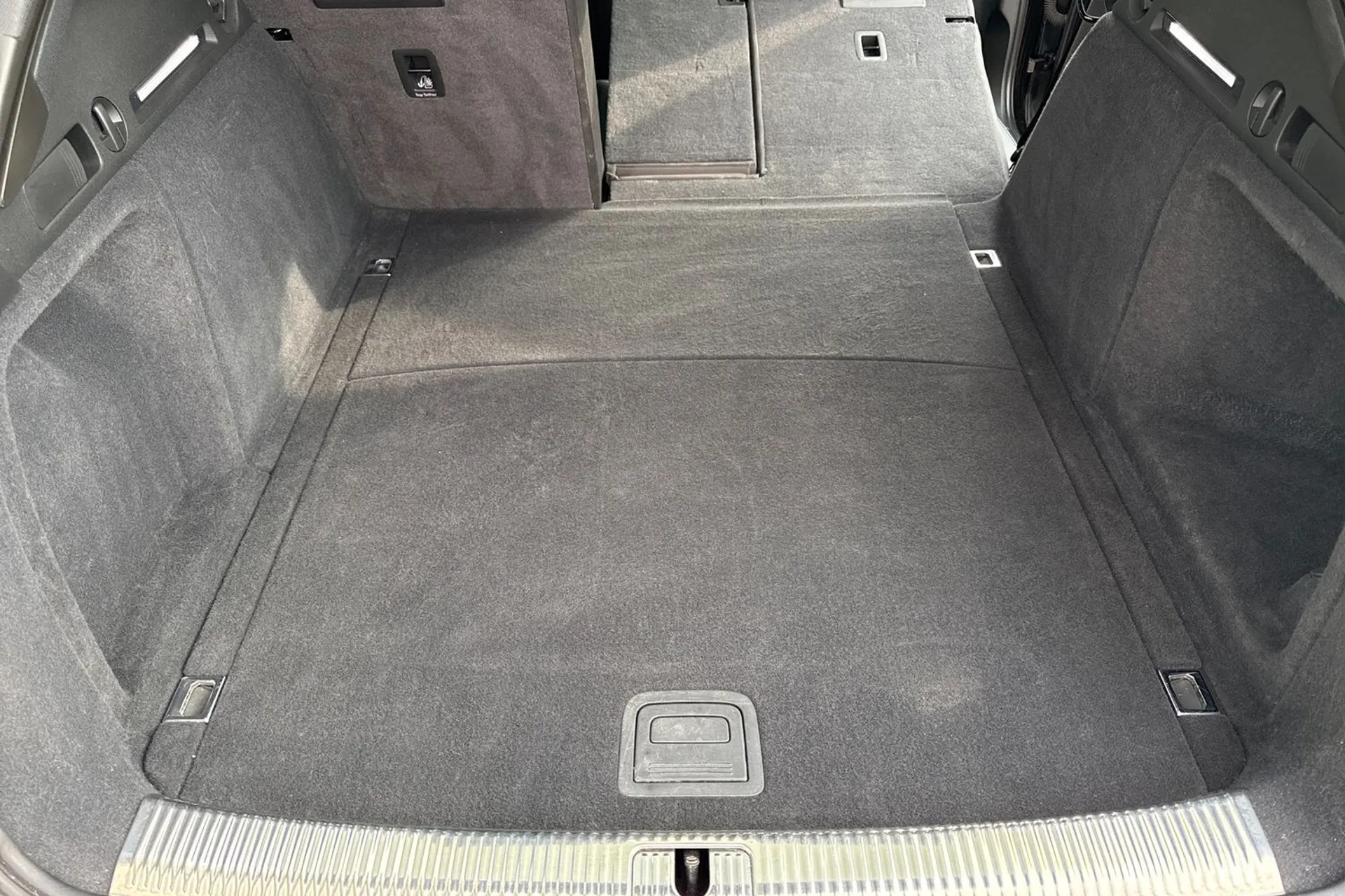 Audi A4 thumbnail image number 33