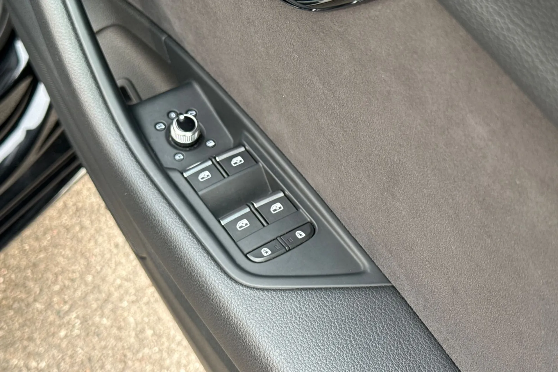 Audi A4 thumbnail image number 39