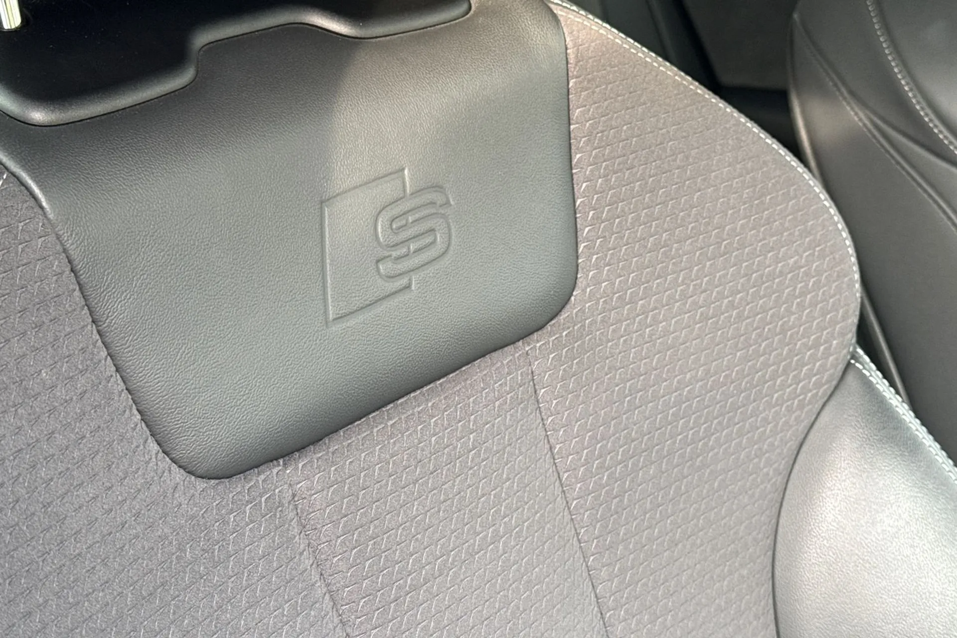 Audi A4 thumbnail image number 29