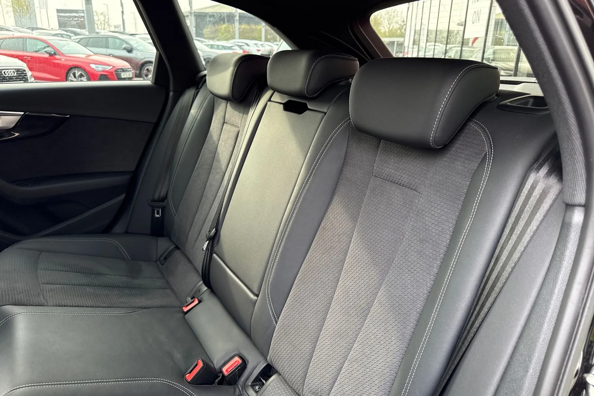 Audi A4 thumbnail image number 45