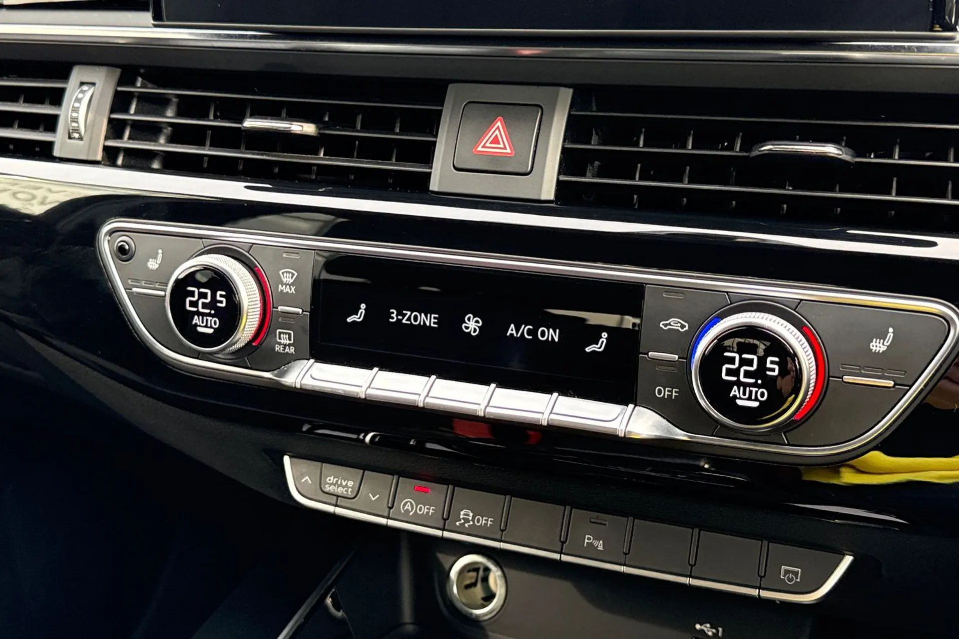 Audi A4 thumbnail image number 14