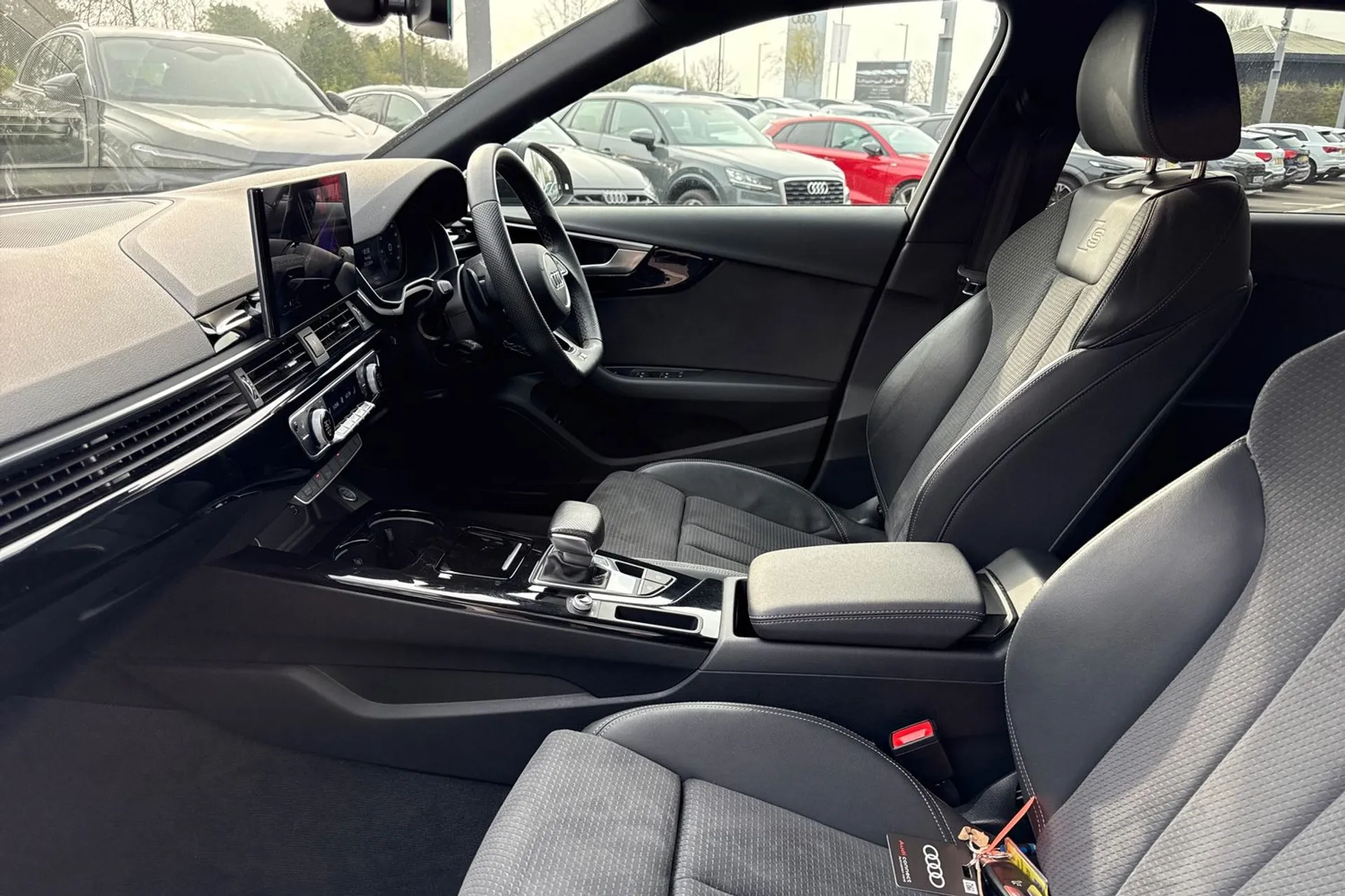 Audi A4 thumbnail image number 43