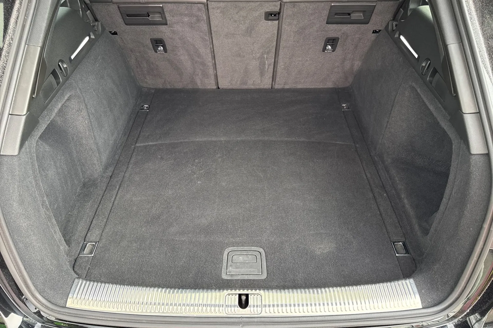 Audi A4 thumbnail image number 31