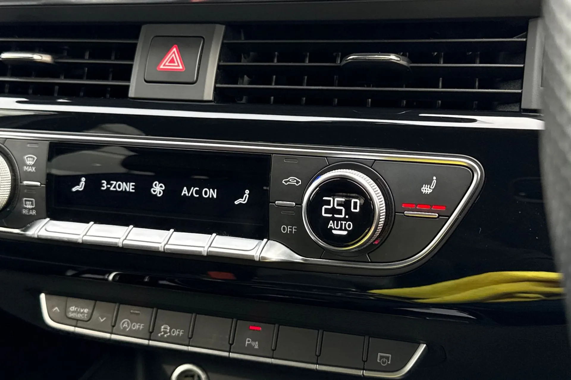 Audi A4 thumbnail image number 22