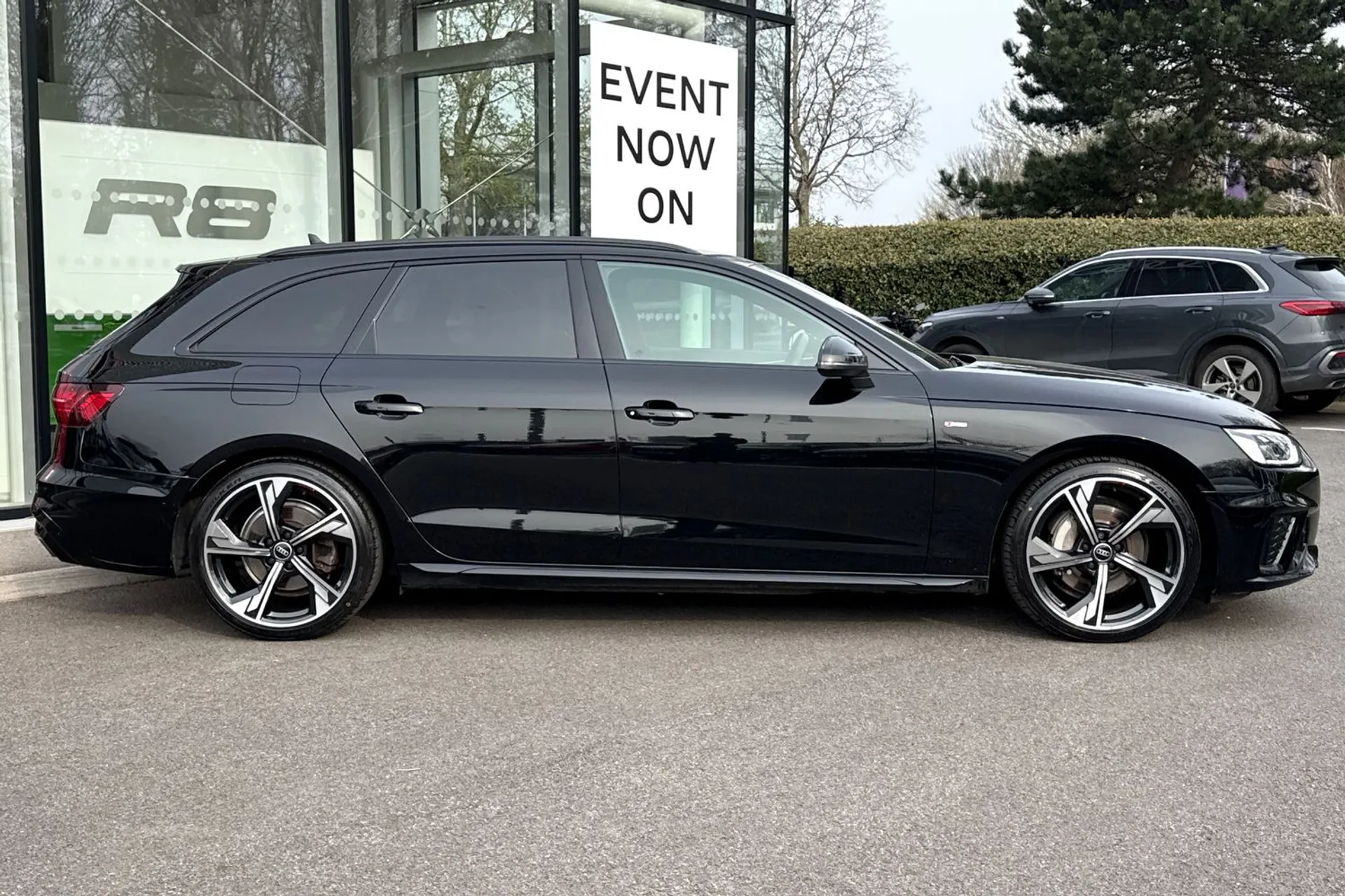 Audi A4 thumbnail image number 2