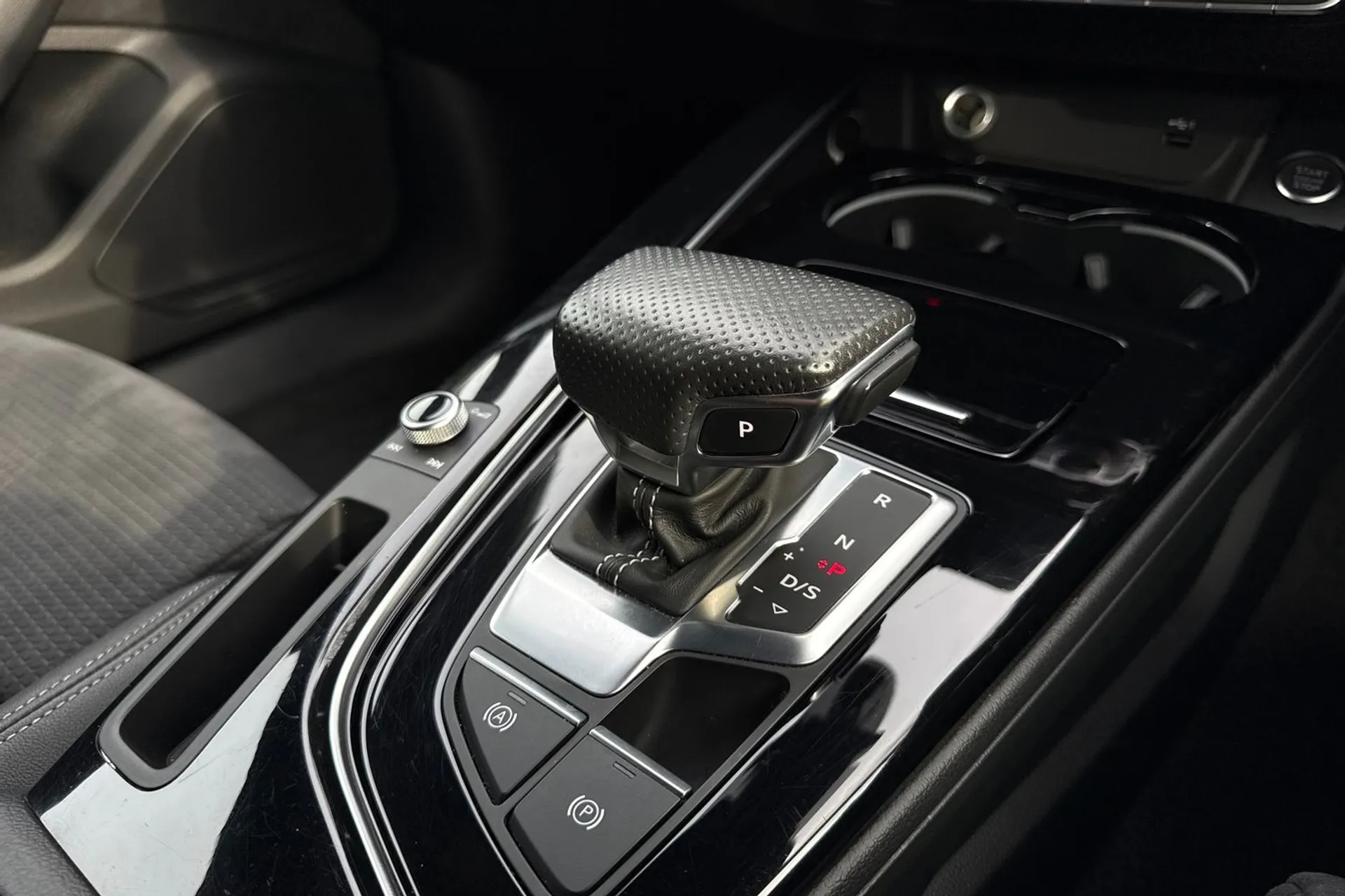 Audi A4 thumbnail image number 9