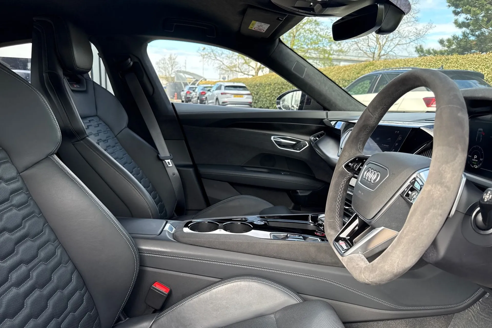 Audi RS e-tron GT thumbnail image number 41