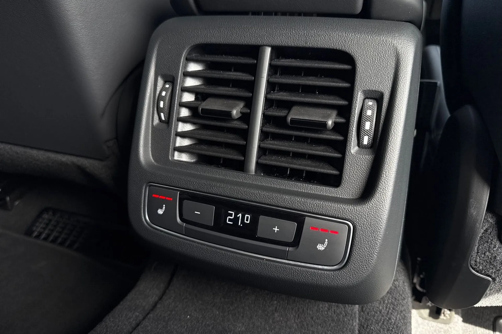 Audi RS e-tron GT thumbnail image number 38