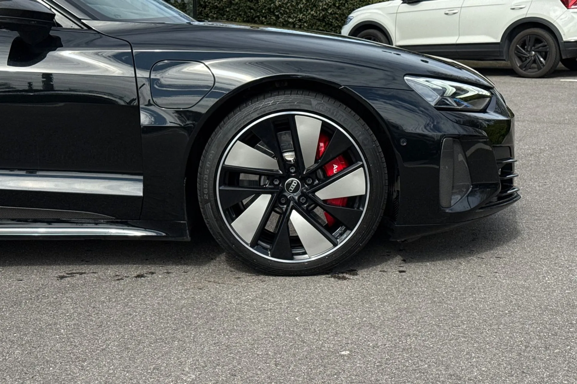 Audi RS e-tron GT thumbnail image number 24