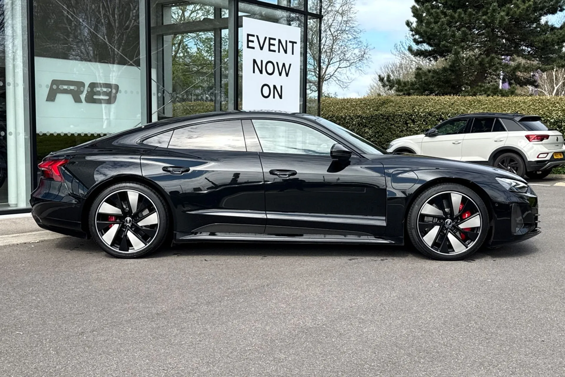 Audi RS e-tron GT thumbnail image number 2