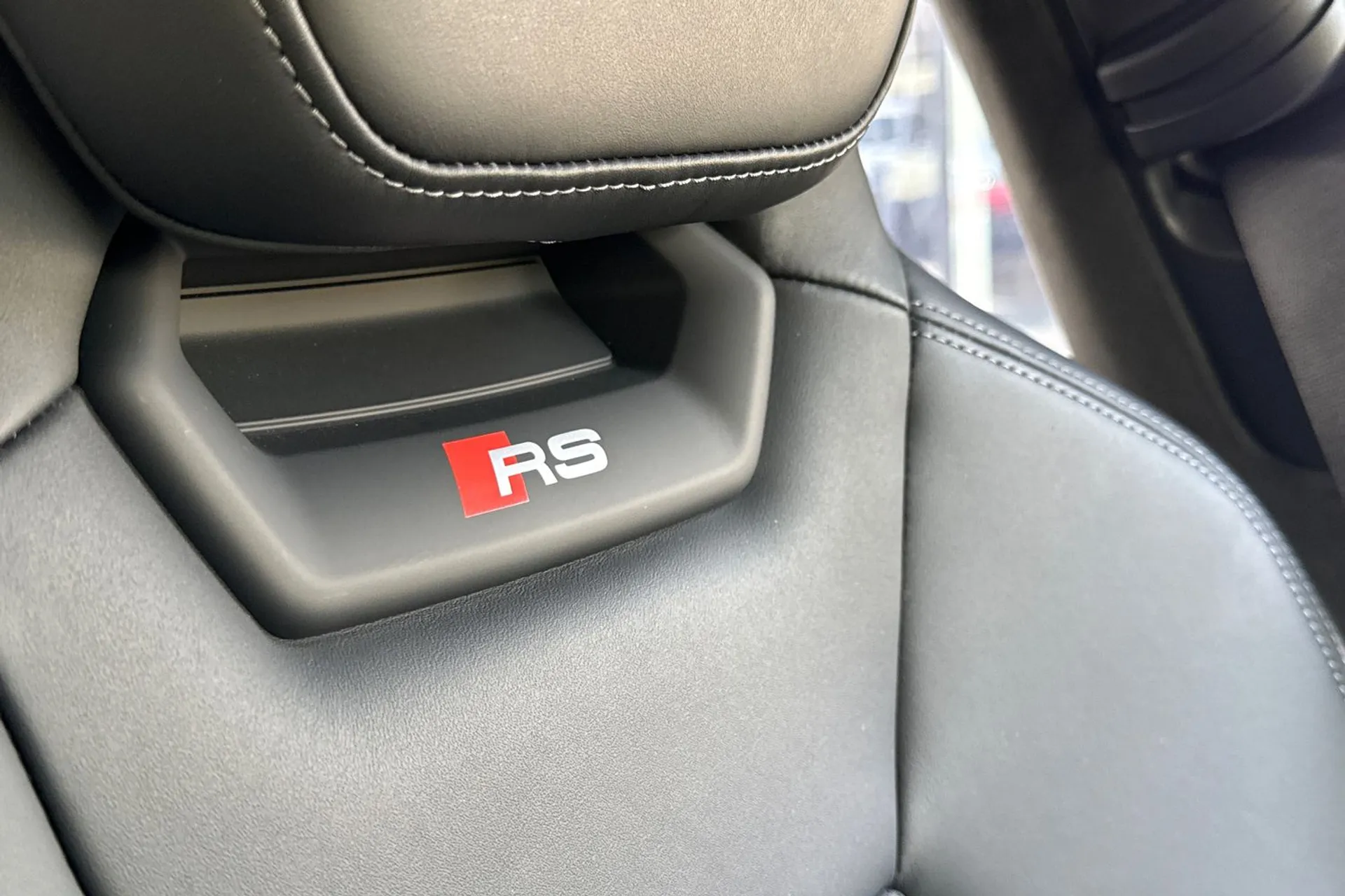 Audi RS e-tron GT thumbnail image number 10