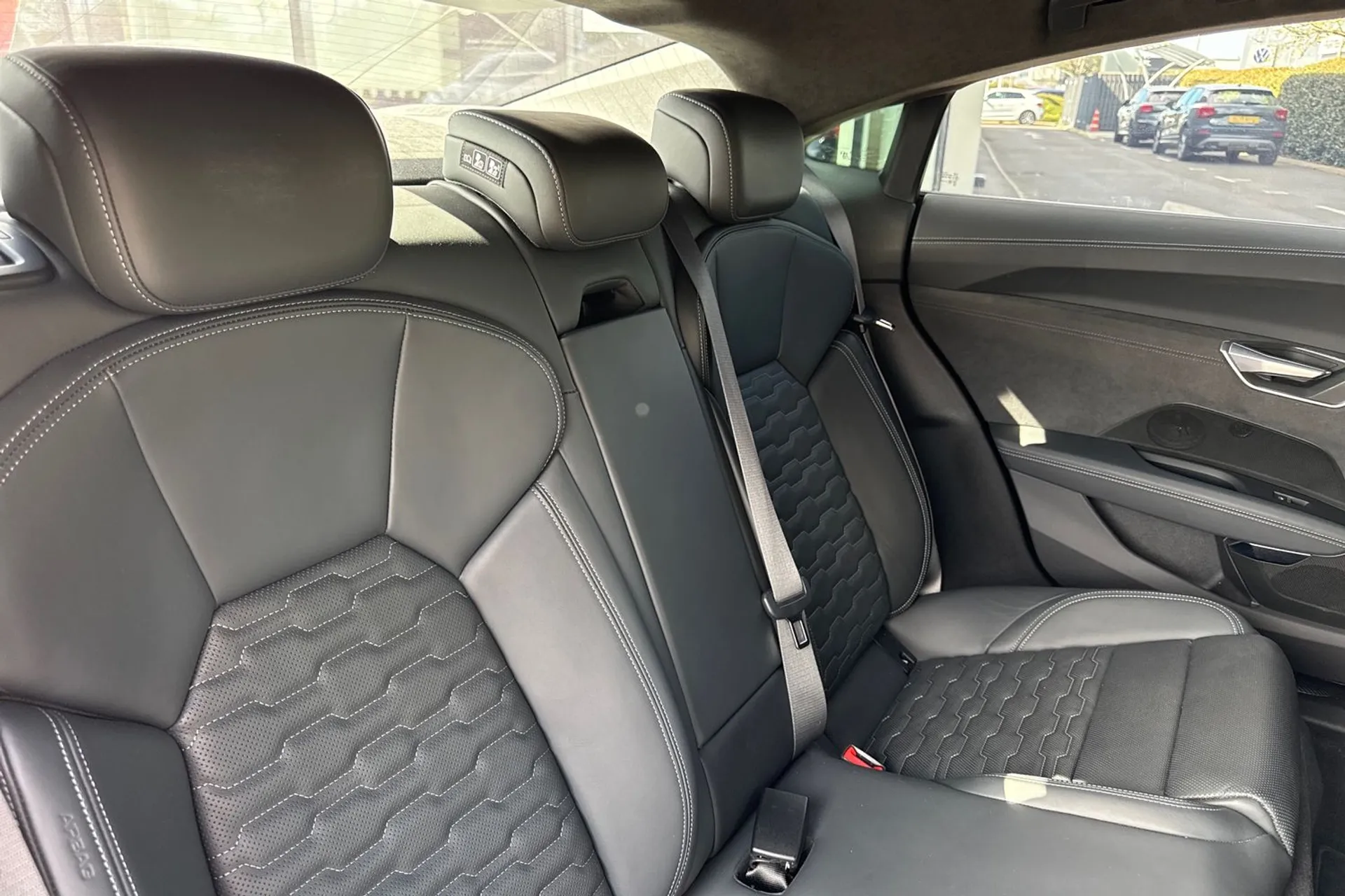 Audi RS e-tron GT thumbnail image number 36