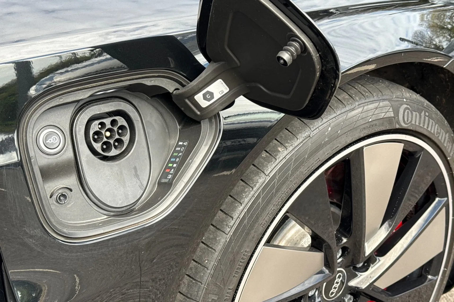 Audi RS e-tron GT thumbnail image number 30