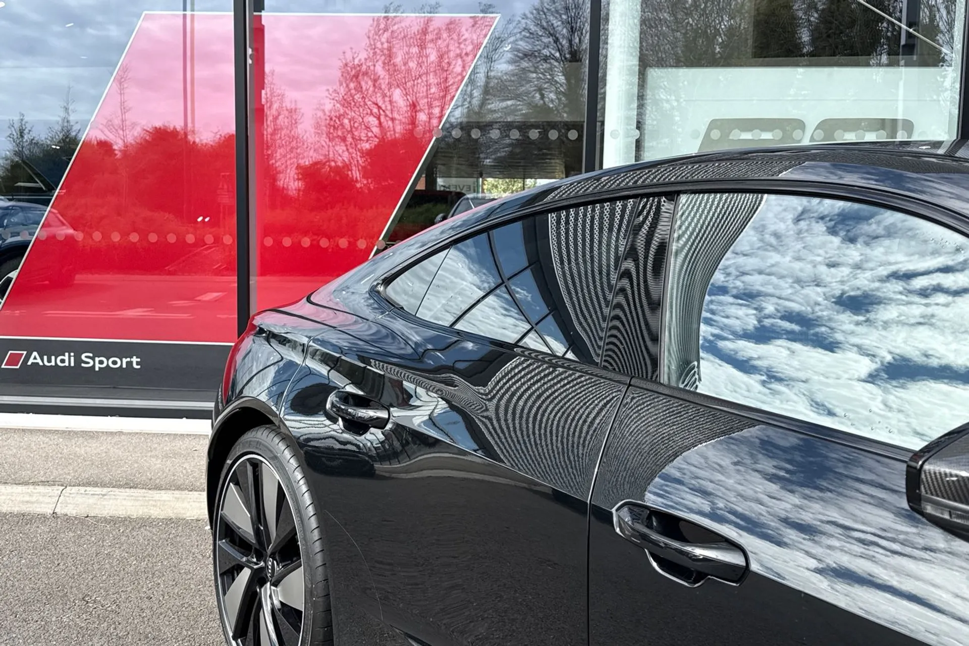 Audi RS e-tron GT thumbnail image number 26